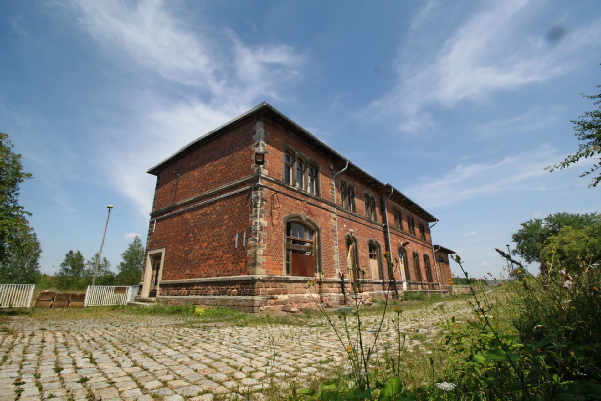 MASSIVE EX TRAIN STATION WITH 1,107 SQM OF LAND IN NEBRA, GERMANY - Image 22 of 66