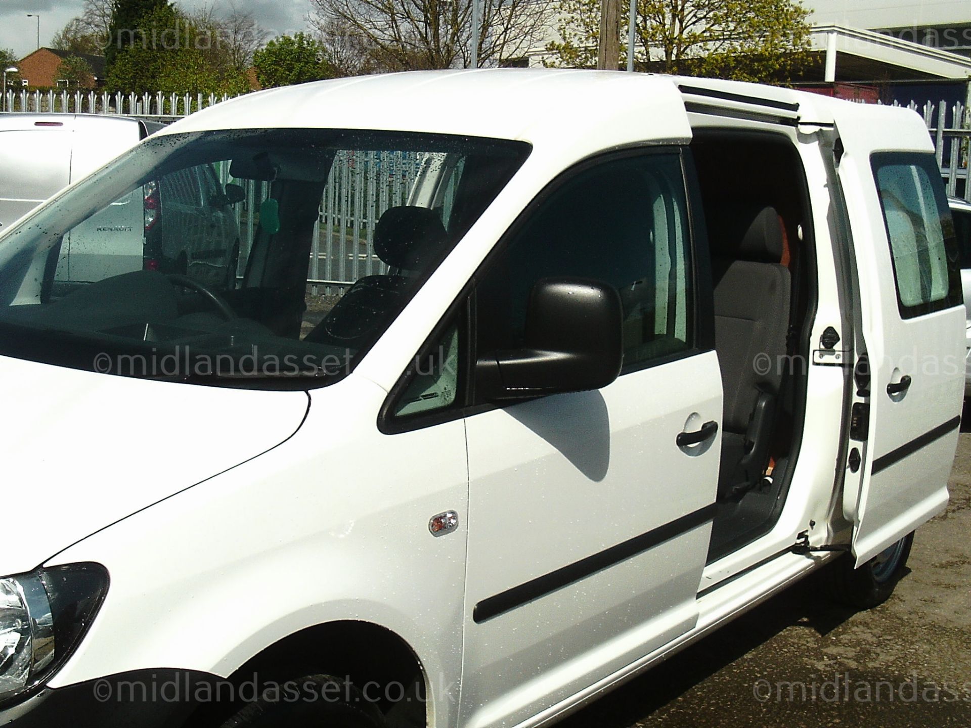 NL - 2014/64 REG VOLKSWAGEN CADDY MAXI C20 KOMBI TDI ONE OWNER   DATE OF REGISTRATION: 18th - Image 8 of 20