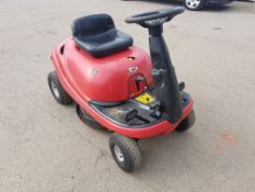 K - 2006 LAWNFLITE 503 RIDE-ON LAWN MOWER    GRASS COLLECTER UNDER THE BODY X2 KEYS YEAR: 2006