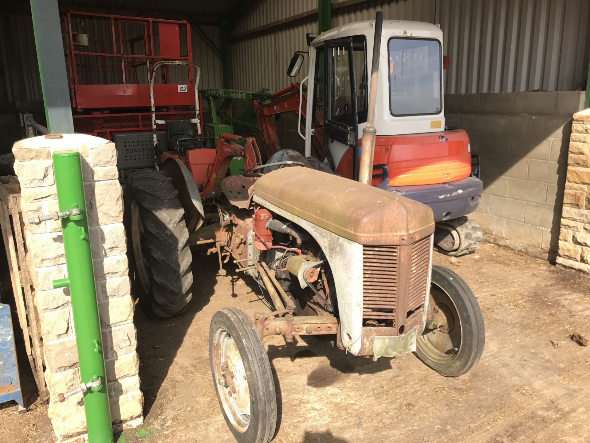 YEAR UNKNOWN GREY FERGUSON WJ8 P3 CONVERSION DIESEL 3 CYLINDER PERKINS *PLUS VAT* - Image 3 of 4