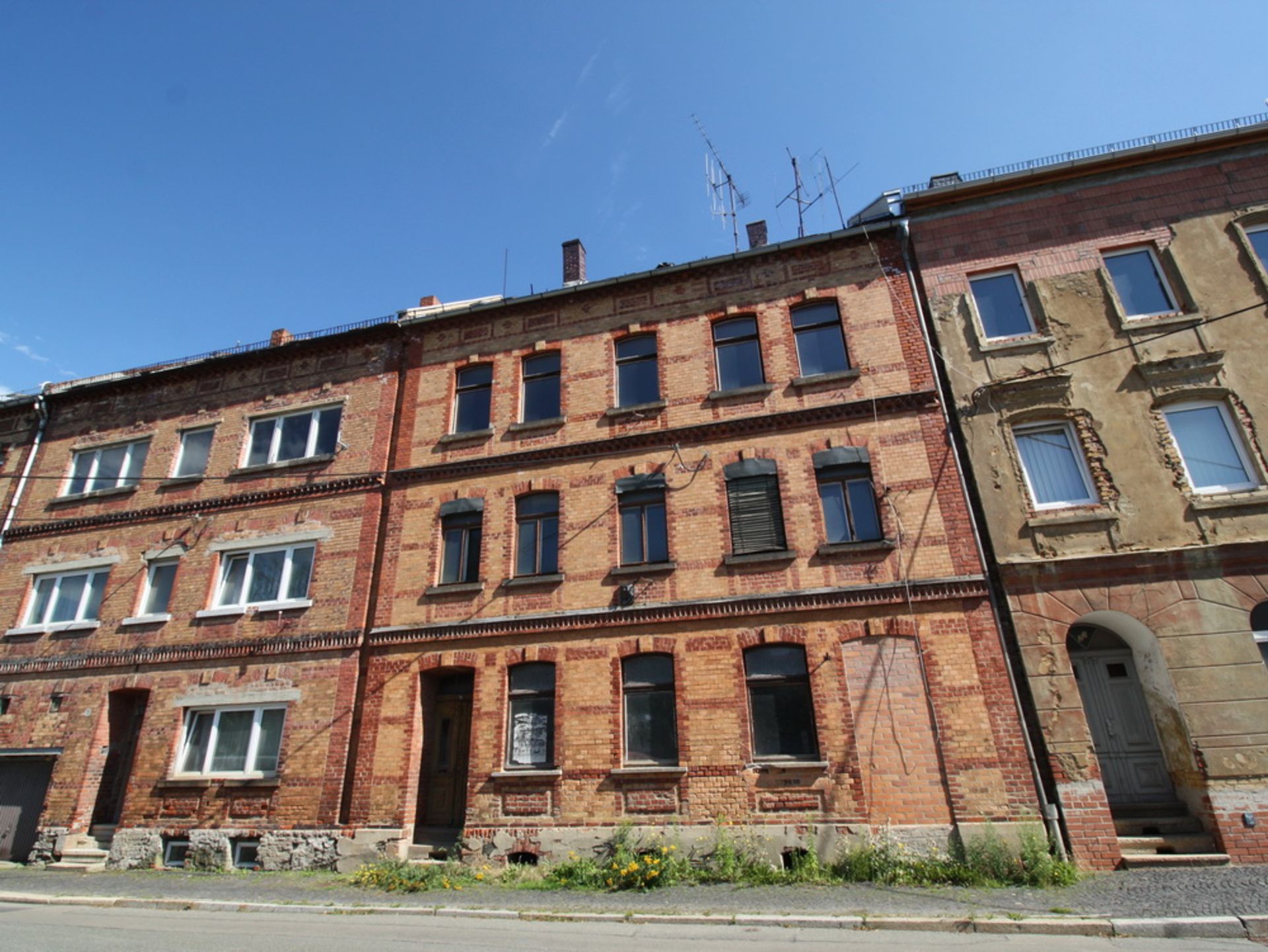 LARGE APARTMENT BLOCK IN GREIZ, GERMANY - Image 32 of 54