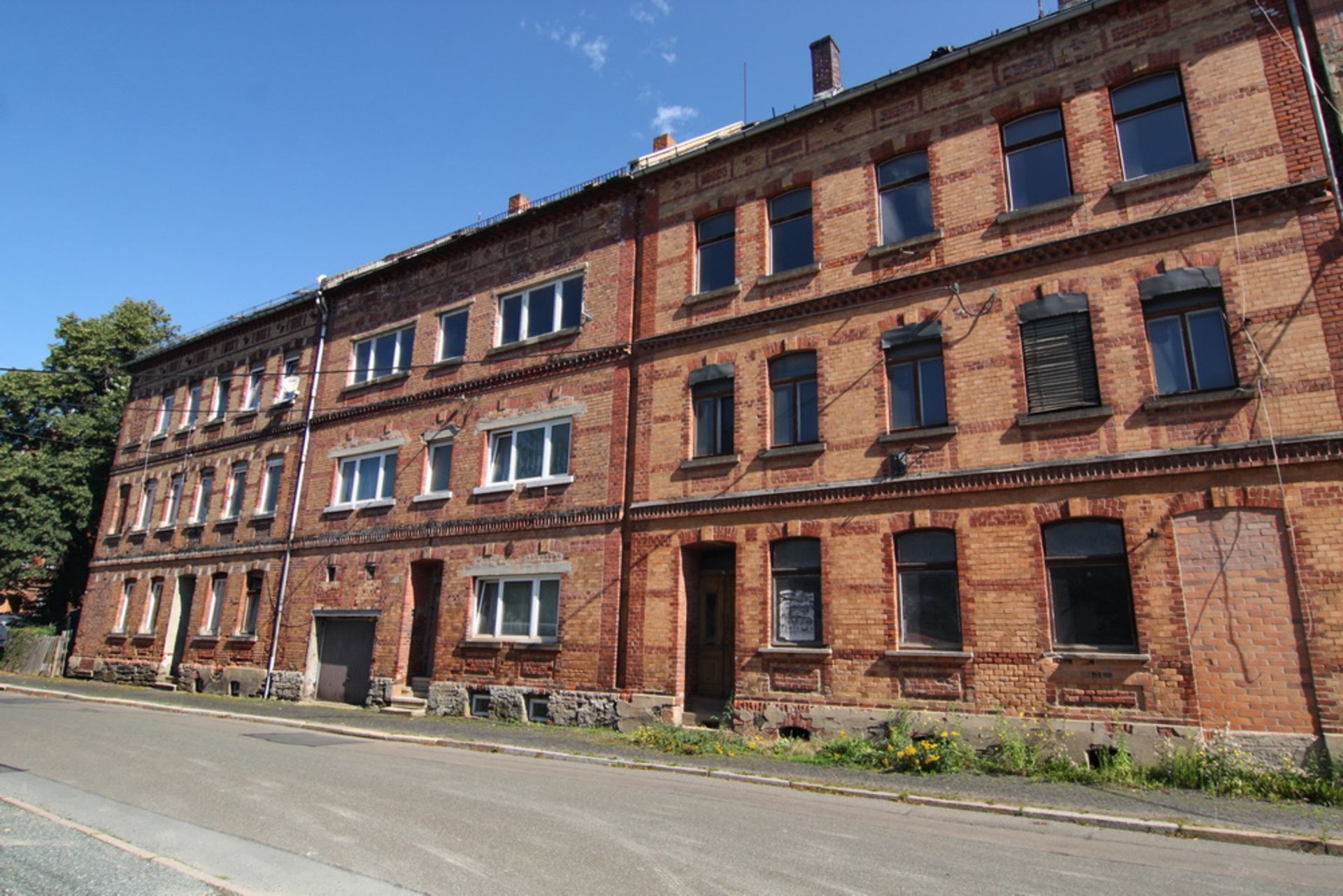 LARGE APARTMENT BLOCK IN GREIZ, GERMANY