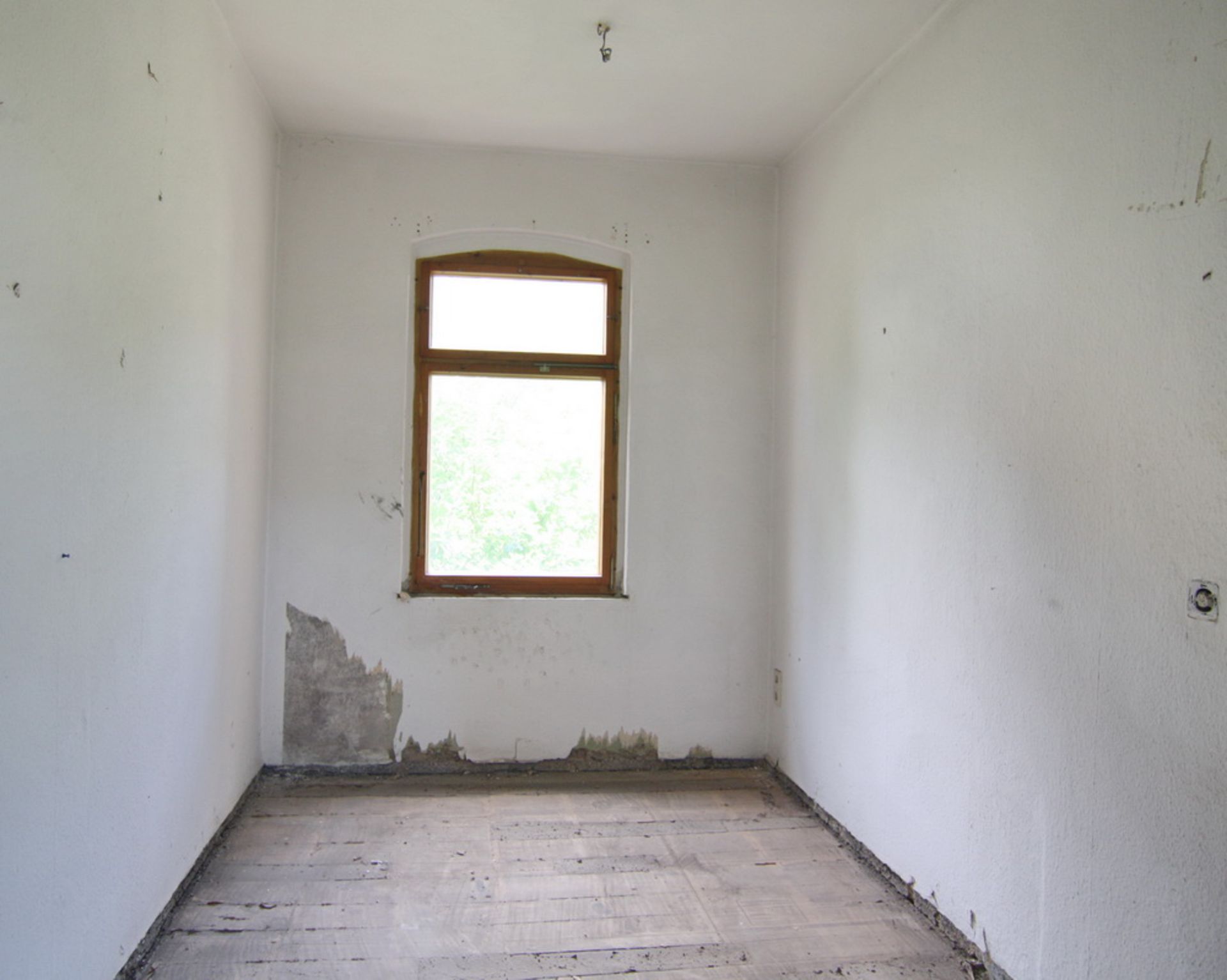 LARGE APARTMENT BLOCK IN GREIZ, GERMANY - Image 35 of 54