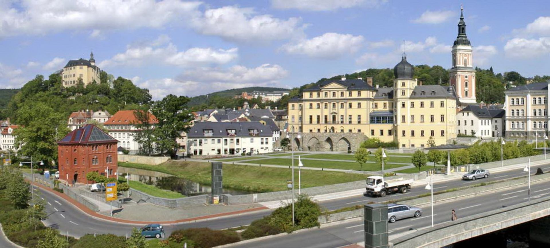 LARGE APARTMENT BLOCK IN GREIZ, GERMANY - Image 47 of 54