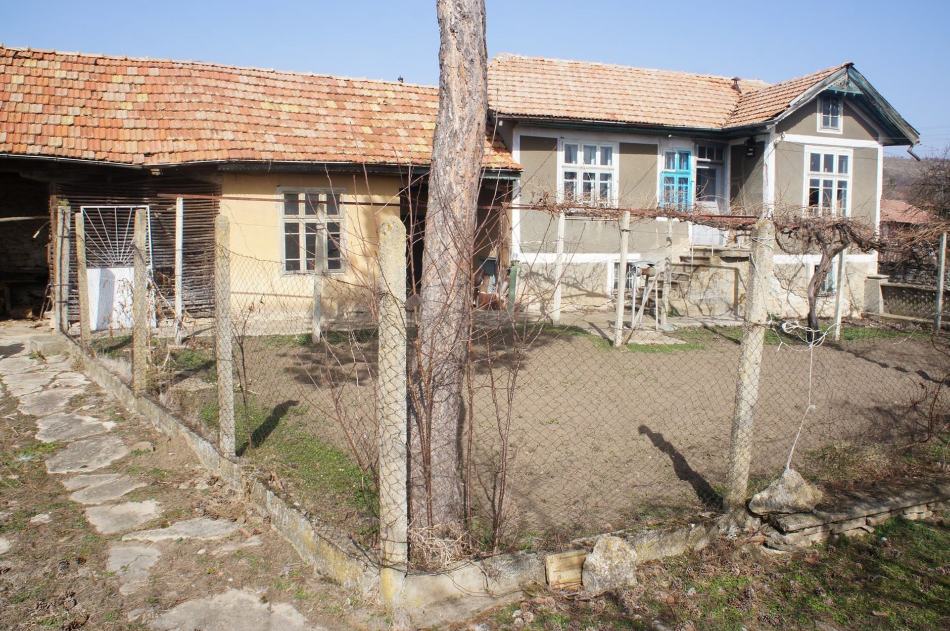 Huge freehold home and land in Bulgaria - near to Alexander Stambolisky dam and Waterfalls! - Image 10 of 41