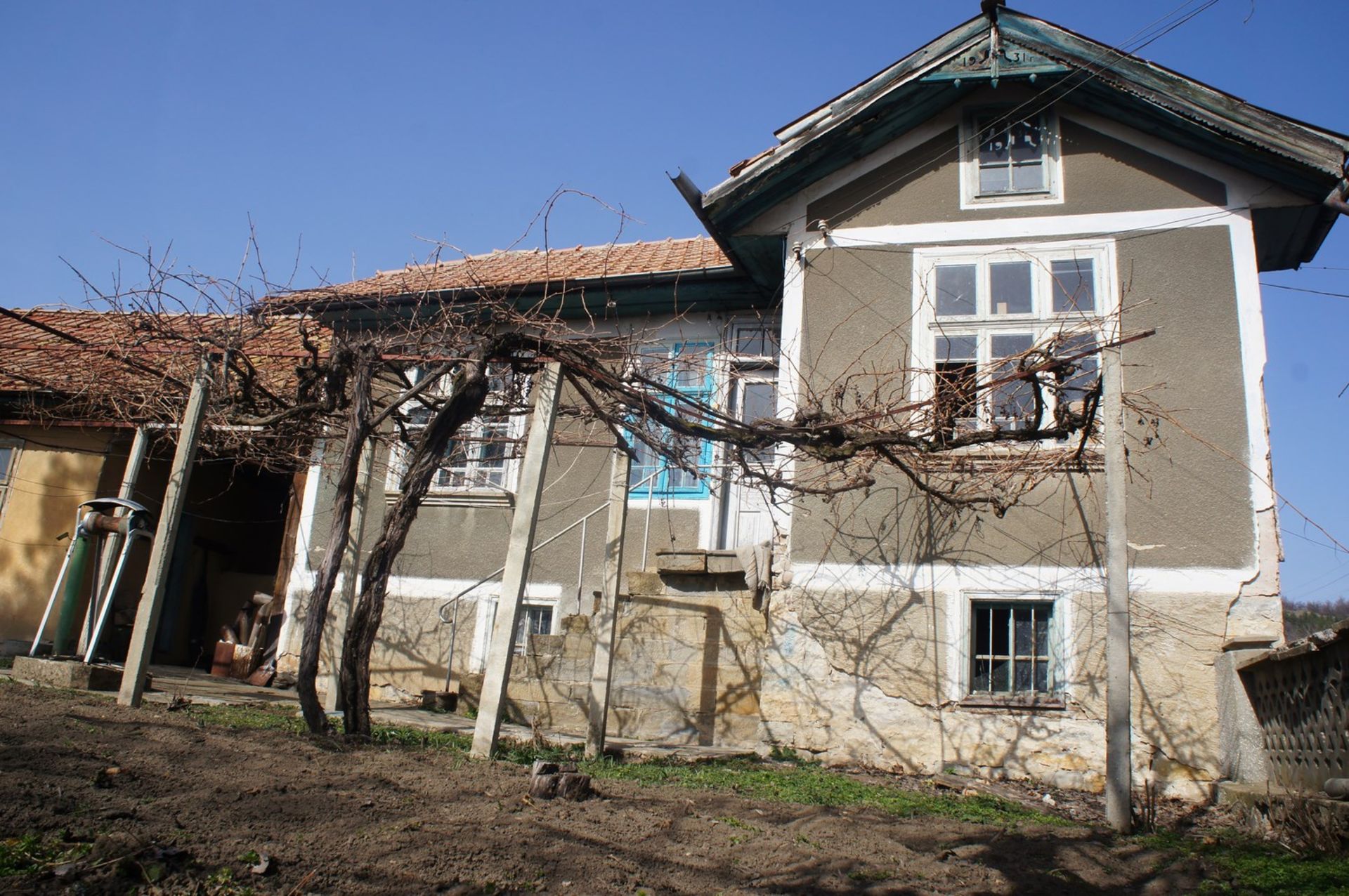 Huge freehold home and land in Bulgaria - near to Alexander Stambolisky dam and Waterfalls! - Image 4 of 41