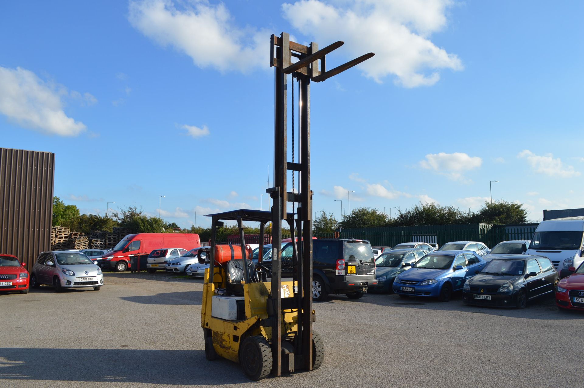 TCM 1.75T LPG FORKLIFT - GAS BOTTLE NOT INCLUDED   BRAKES GOOD RATED CAPACITY: 1600KG MAX FORK - Image 11 of 14