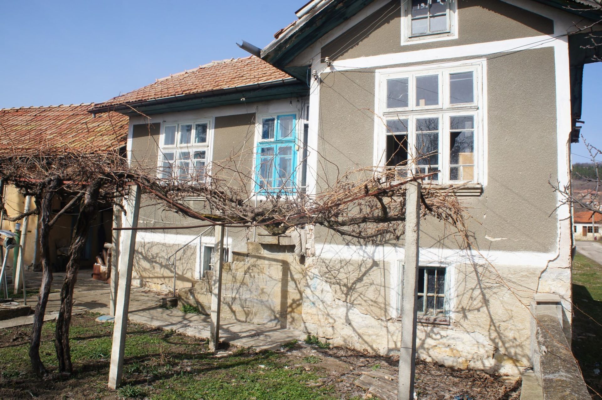 Huge freehold home and land in Bulgaria - near to Alexander Stambolisky dam and Waterfalls! - Image 2 of 41