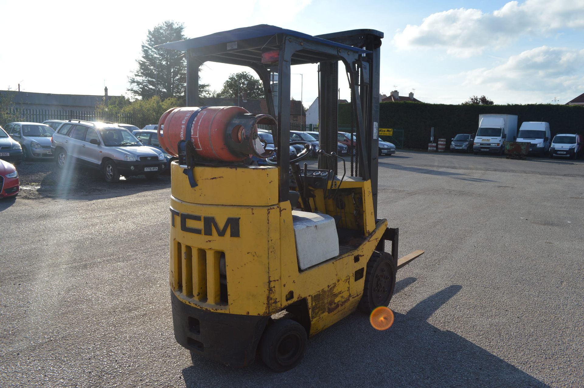 TCM 1.75T LPG FORKLIFT - GAS BOTTLE NOT INCLUDED   BRAKES GOOD RATED CAPACITY: 1600KG MAX FORK - Image 6 of 14