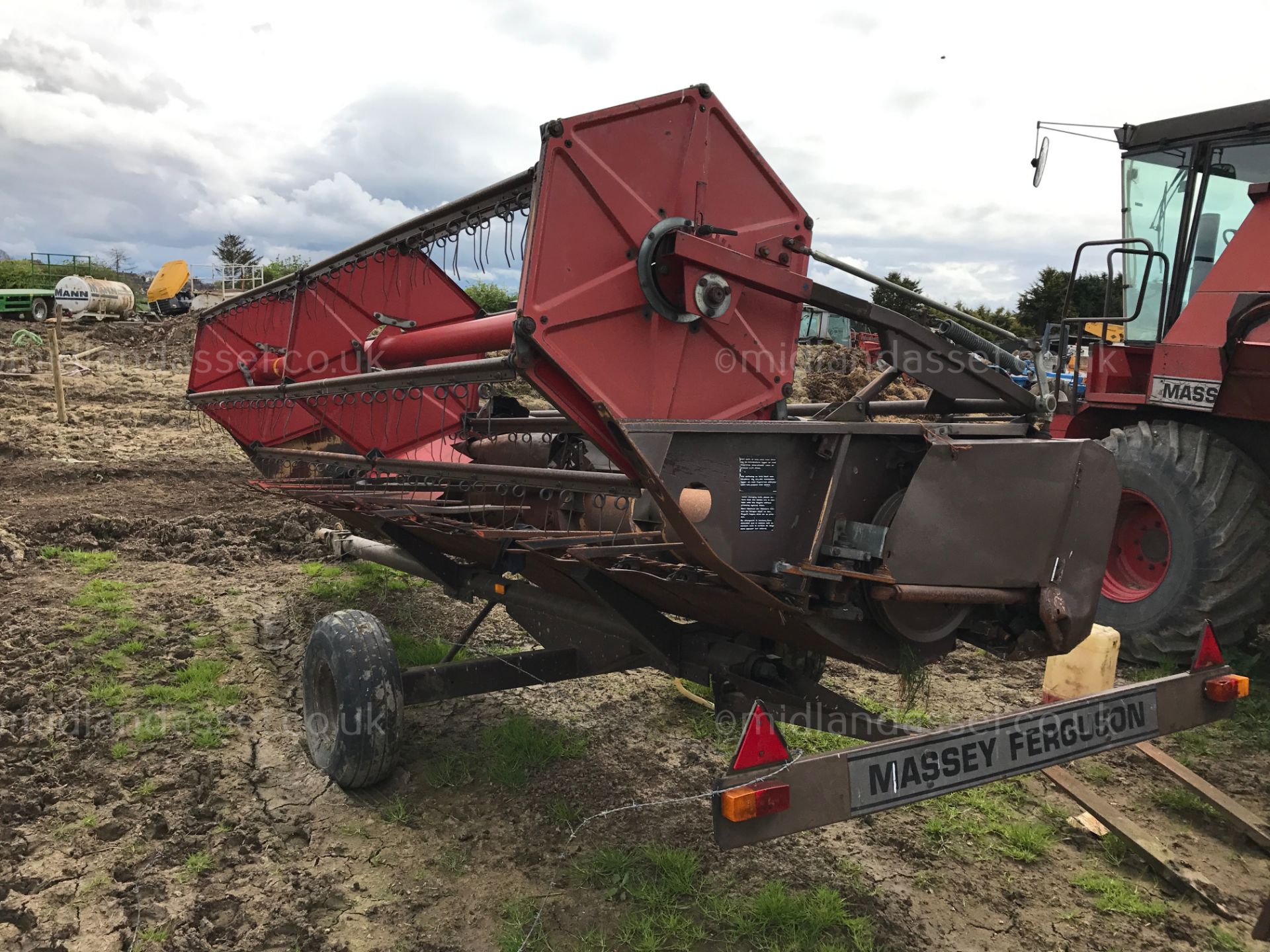 MASSEY FERGUSON COMBINE HARVESTER - Image 3 of 6