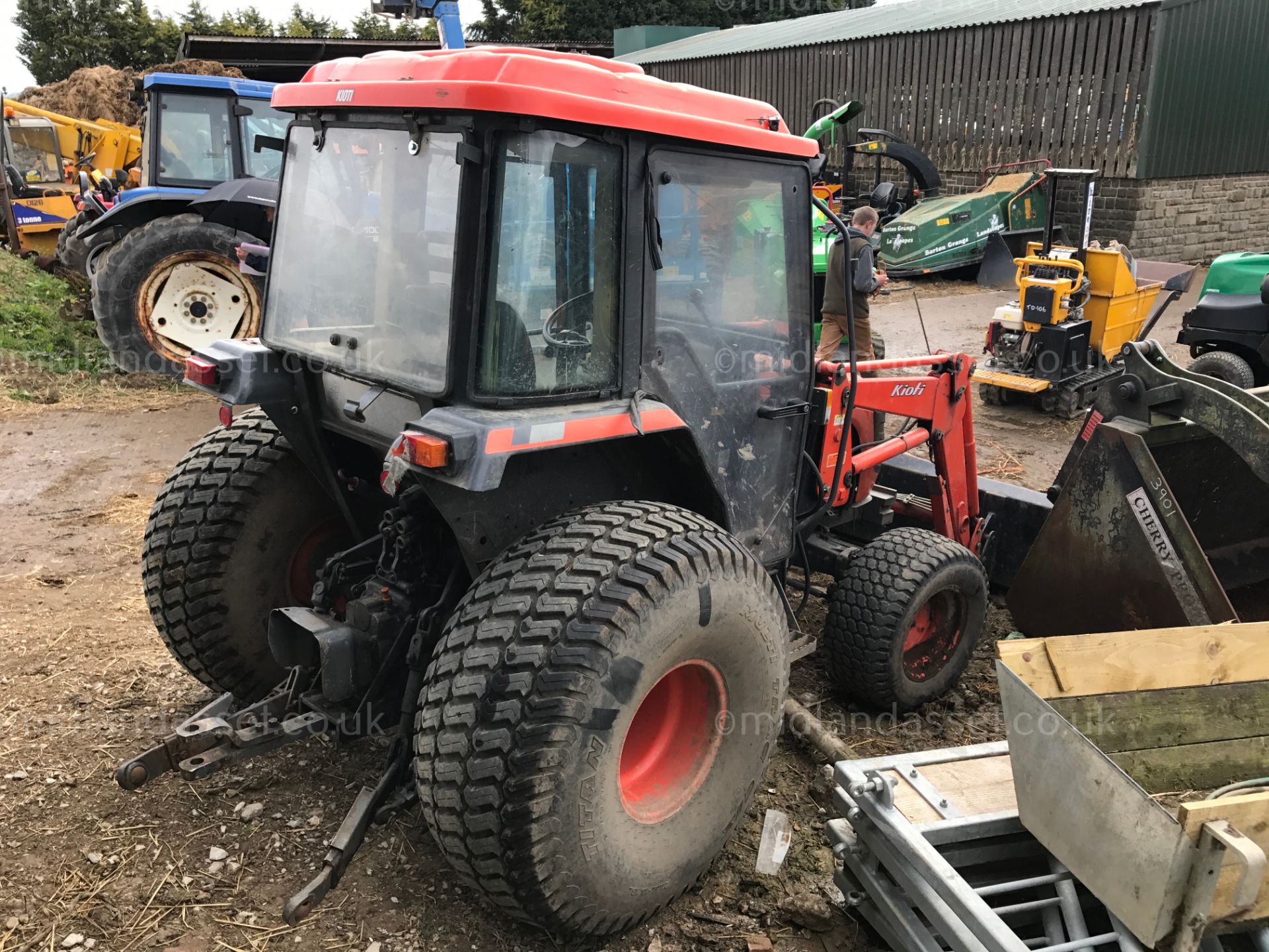 KIOTI CK45 HP TRACTOR   YEAR UNKNOWN FRONT LOADER 45 HP GOOD WORKING ORDER SHOWING 4,963 HOURS (UN- - Image 9 of 10