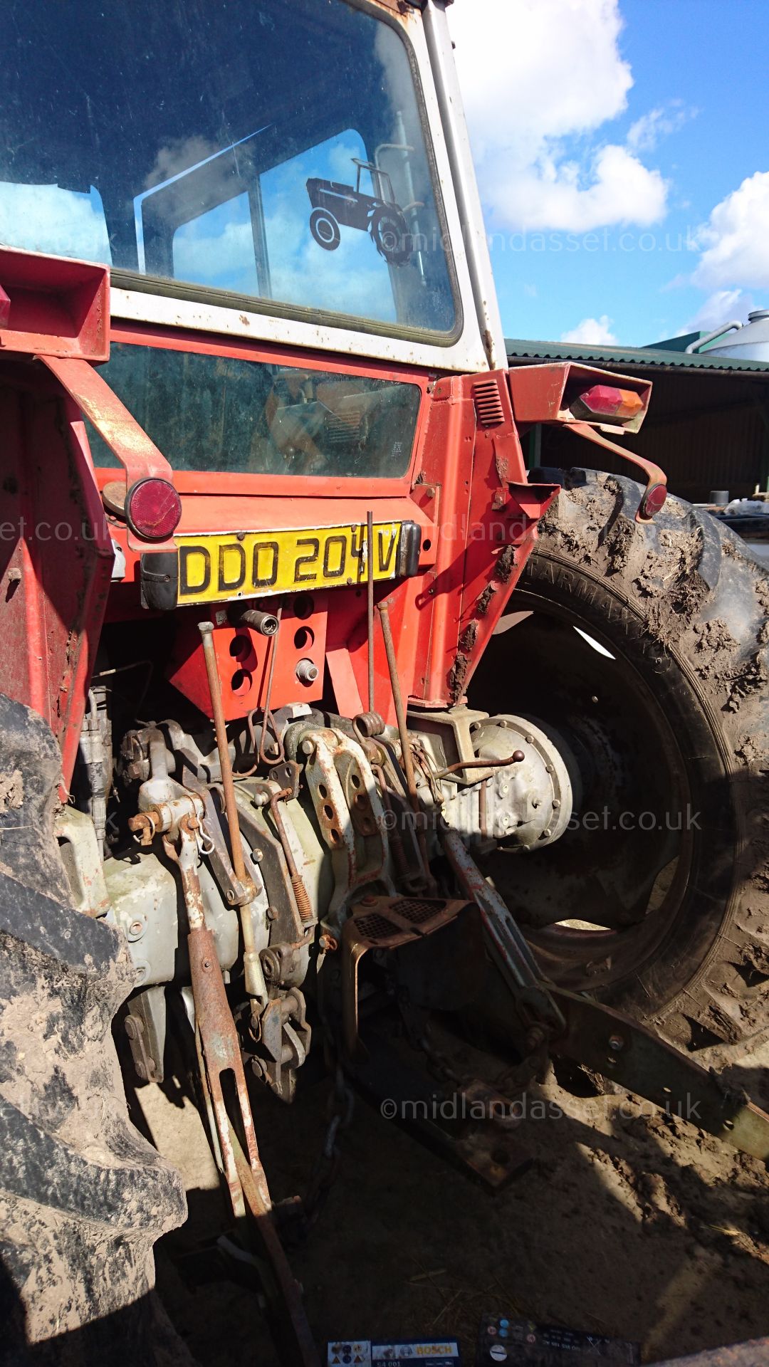 DS - MASSEY FERGUSON 590 4WD 204V TRACTOR   SHOWING 5,640 HOURS (UN-VERIFIED)   COLLECTION FROM - Image 6 of 10