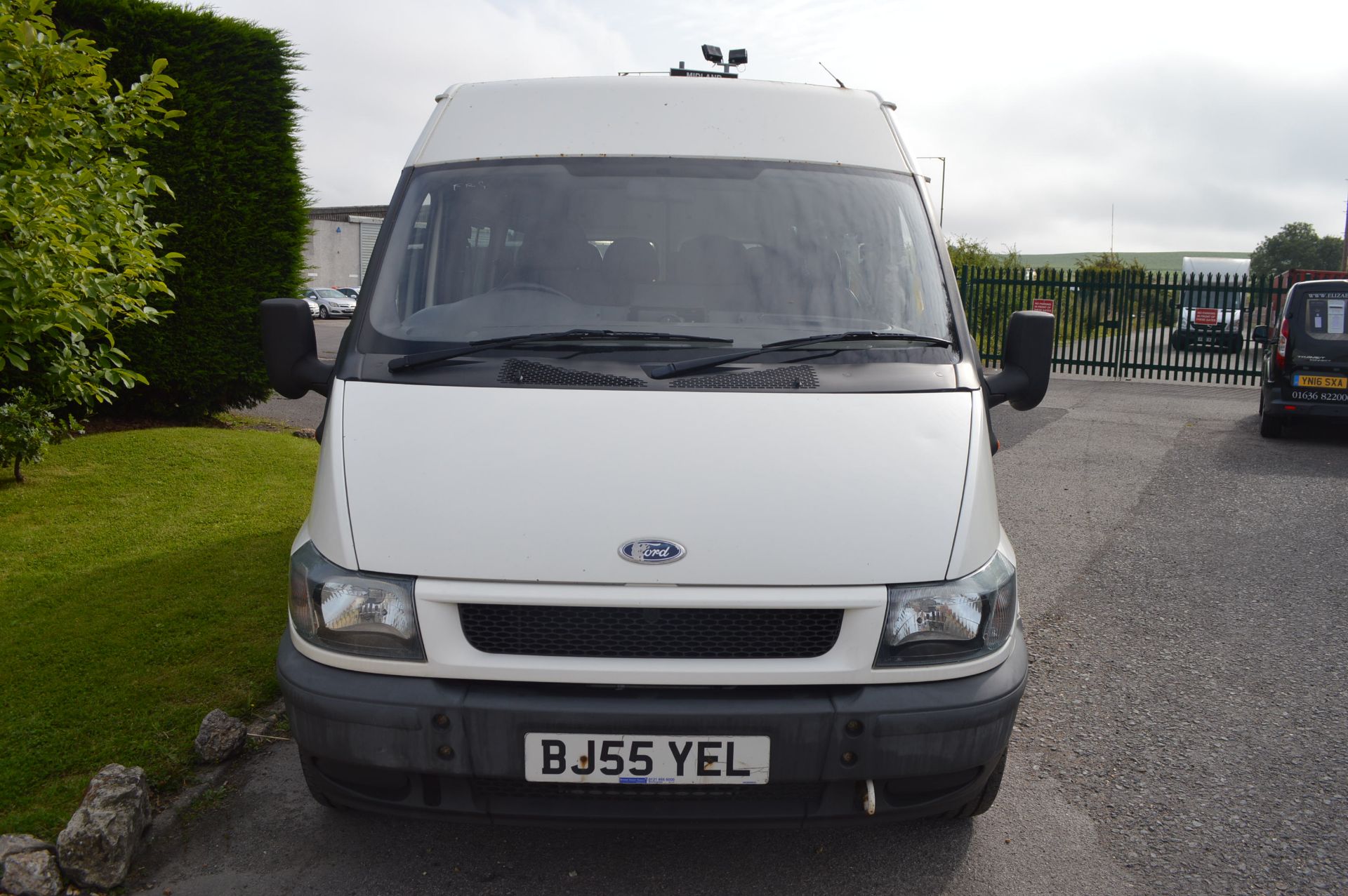 2005/55 REG FORD TRANSIT 350 LWB 14 SEATER MINIBUS, SHOWING 1 FORMER KEEPER *PLUS VAT* - Image 2 of 25