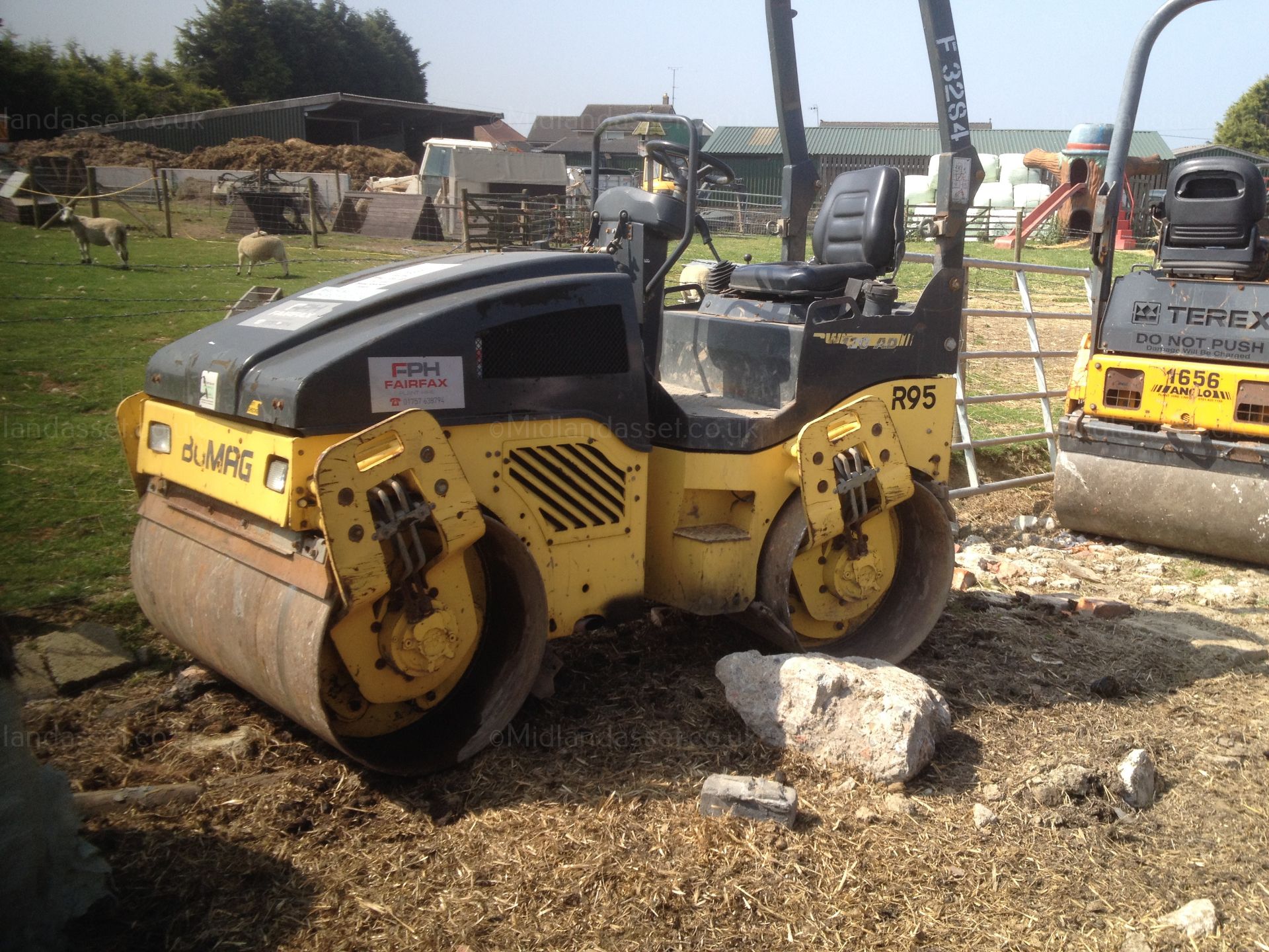 DS - 2005 BOMAG BW120 RIDE ON ROLLER   YEAR OF MANUFACTURE: 2005 MODEL: BW120 AD RUNS WELL SHOWING