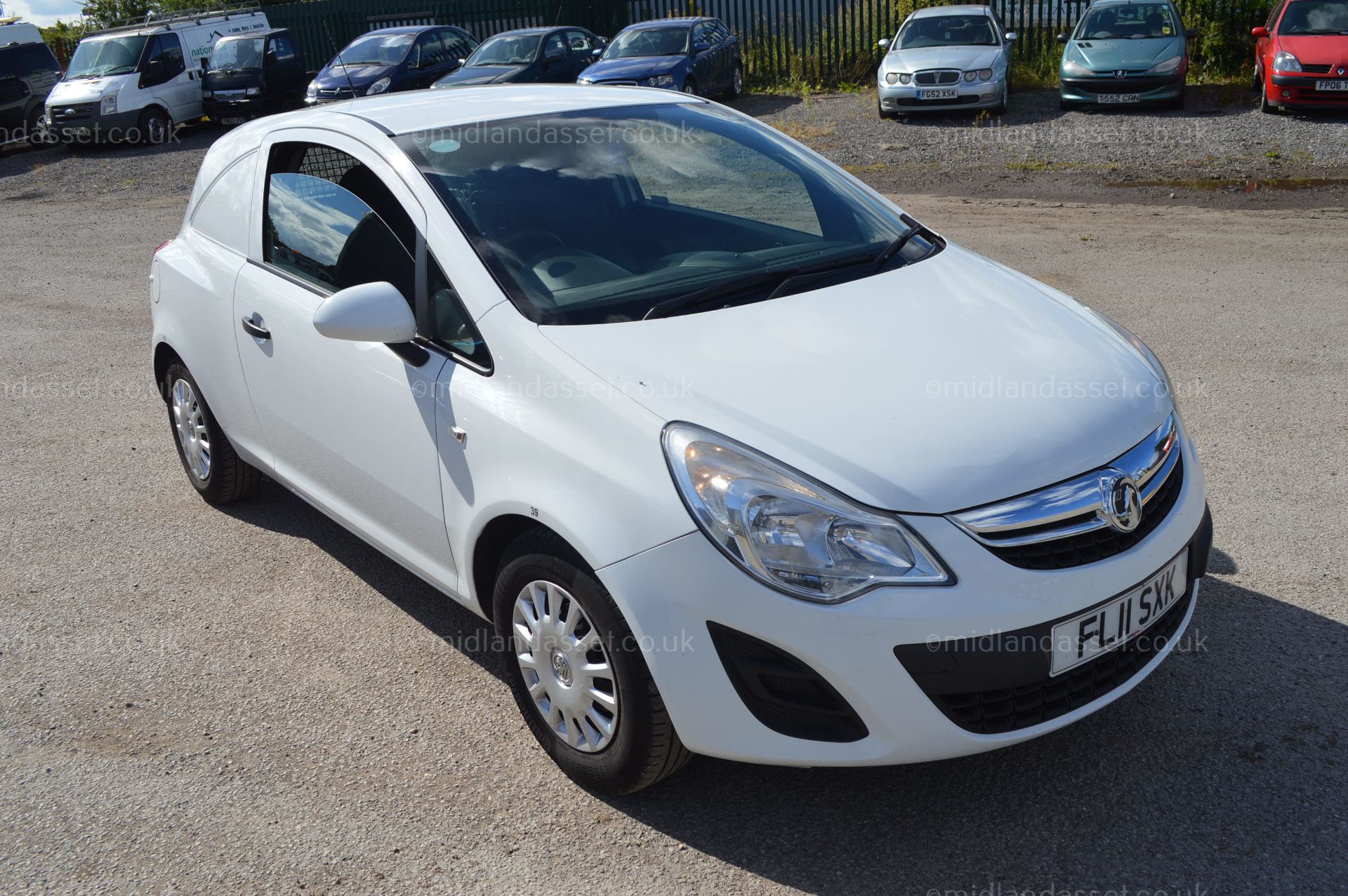 2011/11 REG VAUXHALL CORSA CDTI A/C CAR DERIVED VAN ONE OWNER - Image 2 of 16