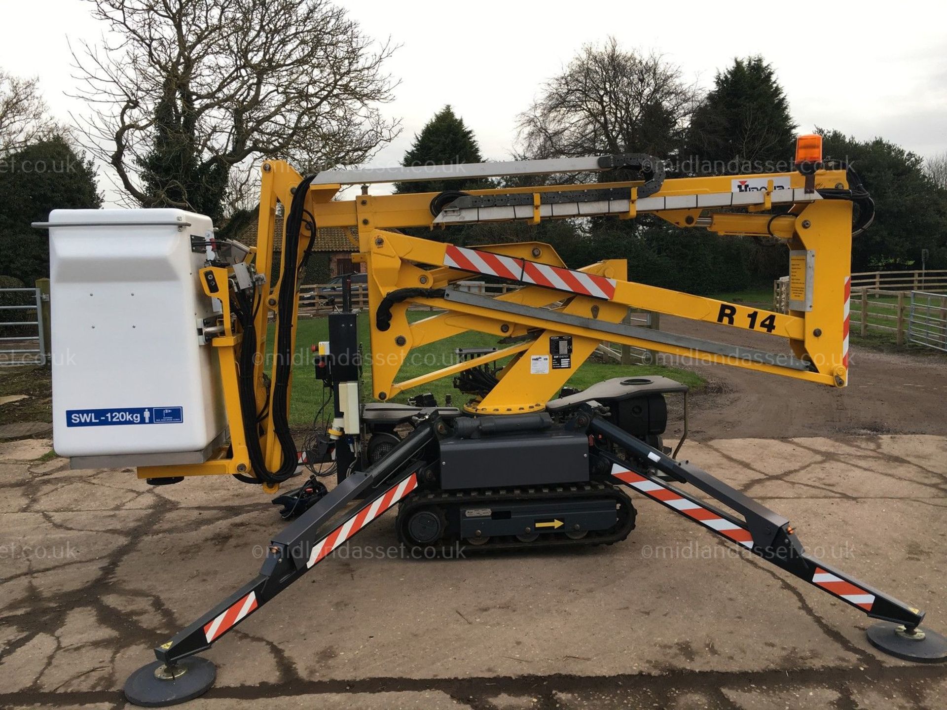 HINOWA ITALMEC 14 METRE TRACKED CHERRY PICKER