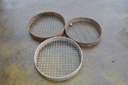 x3 TRADITIONAL LARGE WOODEN & MESH SIEVES *NO VAT* RARE TO FIND 3 ALL IN EXCELLENT CONDITION