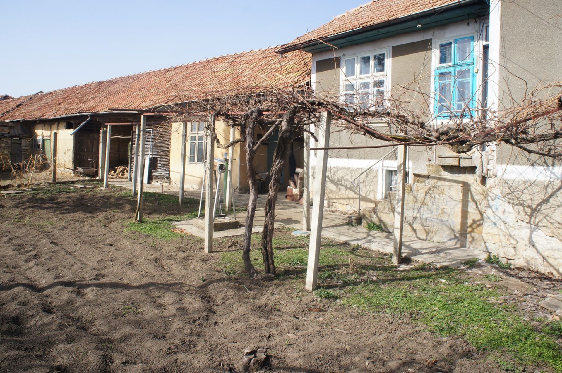 Huge freehold home and land in Bulgaria - near to Alexander Stambolisky dam and Waterfalls!