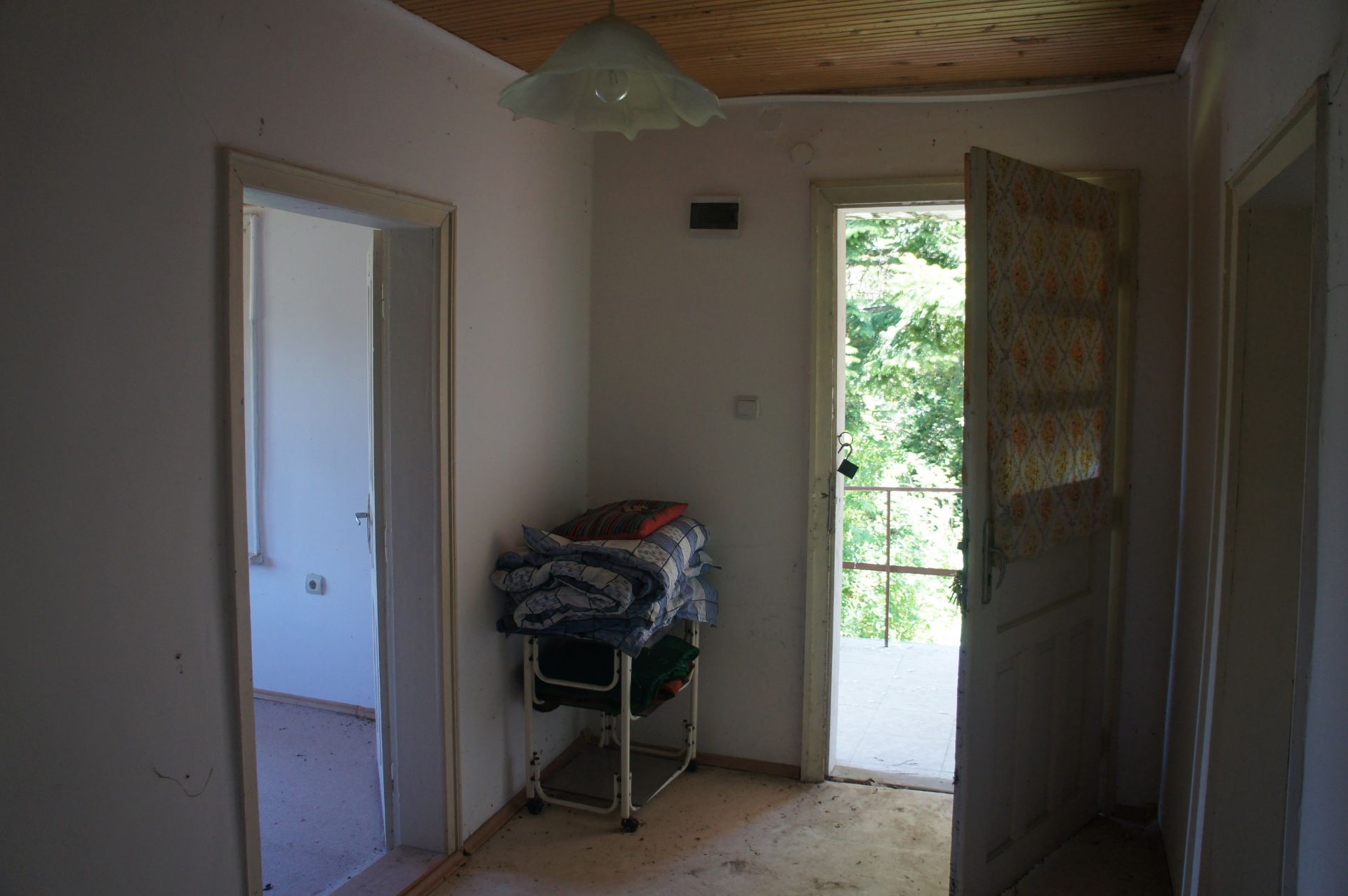 IMMACULATE Freehold Home and Land NR Veliko Tarnovo, Bulgaria - Image 17 of 29