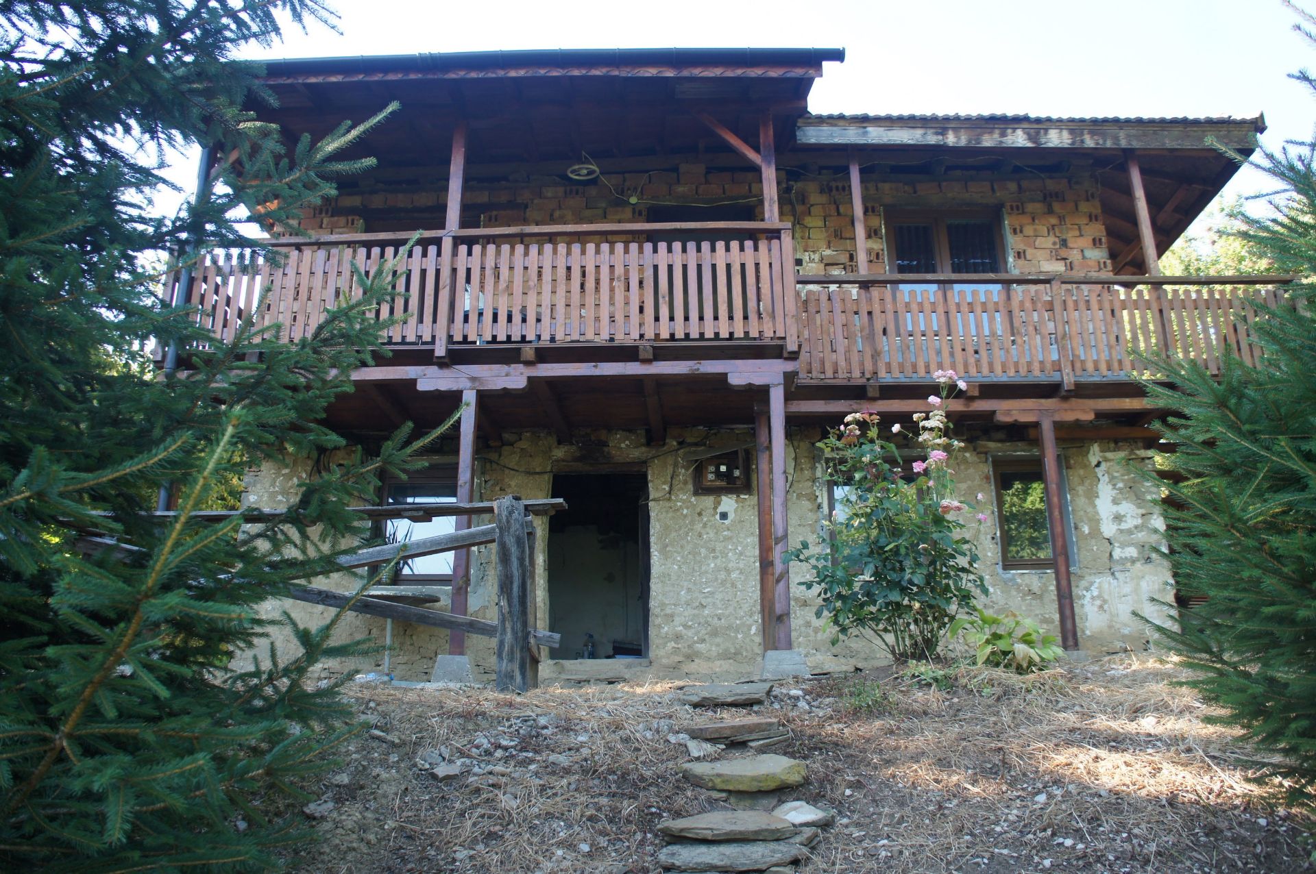 FABULOUS freehold home and land in Bulgaria, ONLY 10 minfrom Lovech! - Image 4 of 32
