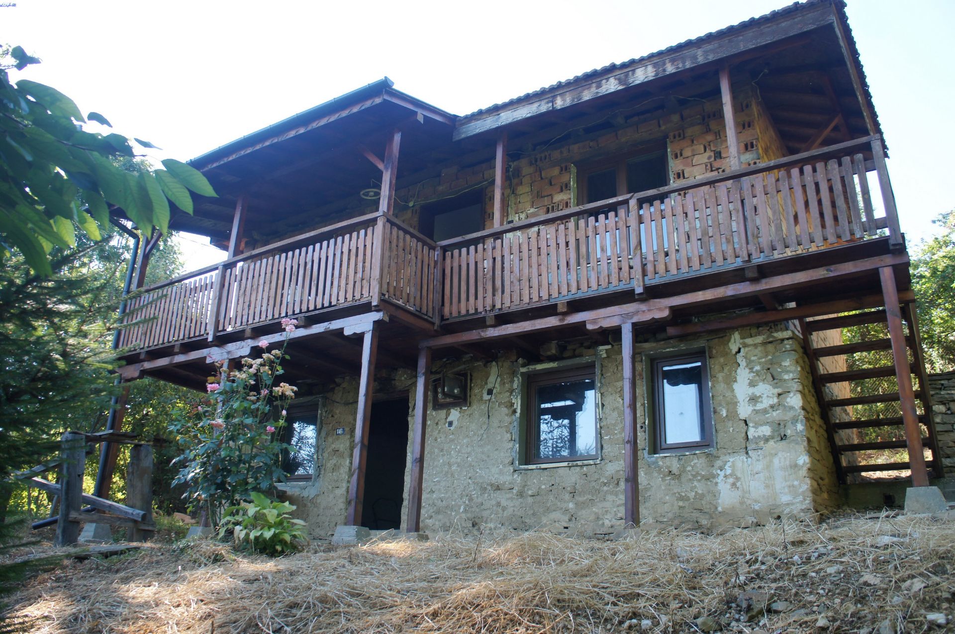 FABULOUS freehold home and land in Bulgaria, ONLY 10 minfrom Lovech! - Image 2 of 32