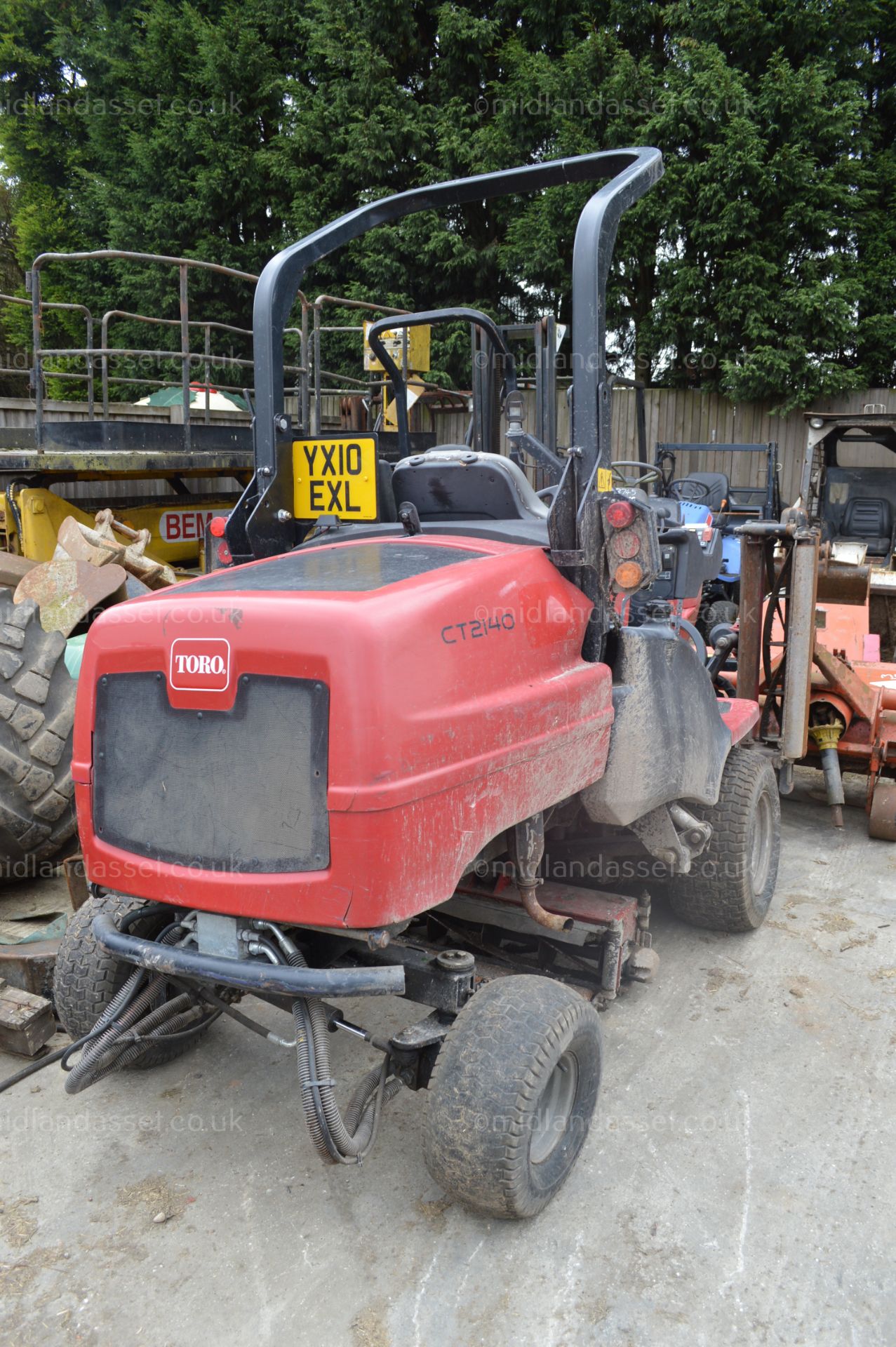 2010 TORO CT 2140 3 GANG MOWER - Image 2 of 7