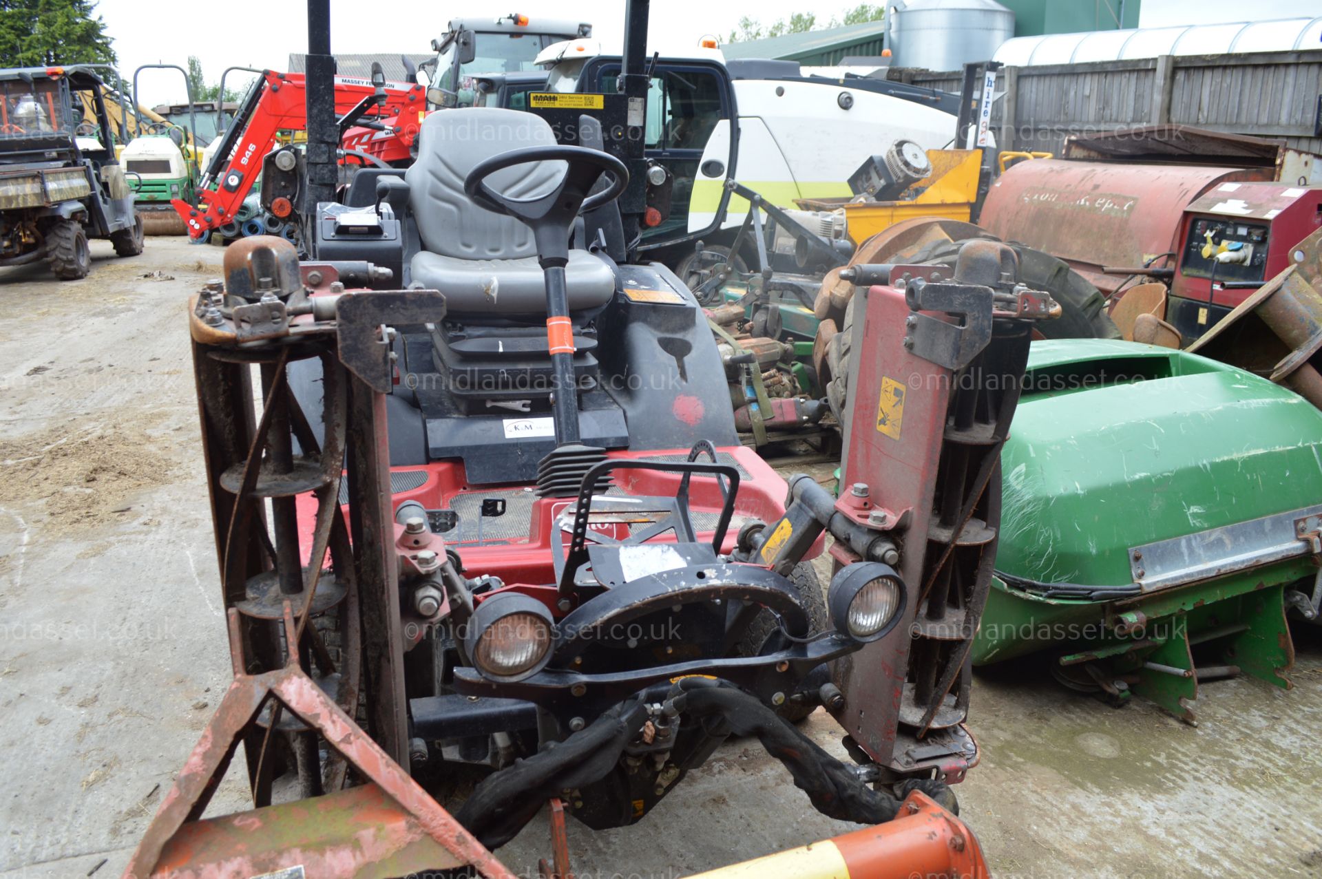 2010 TORO CT 2140 3 GANG MOWER - Image 3 of 7