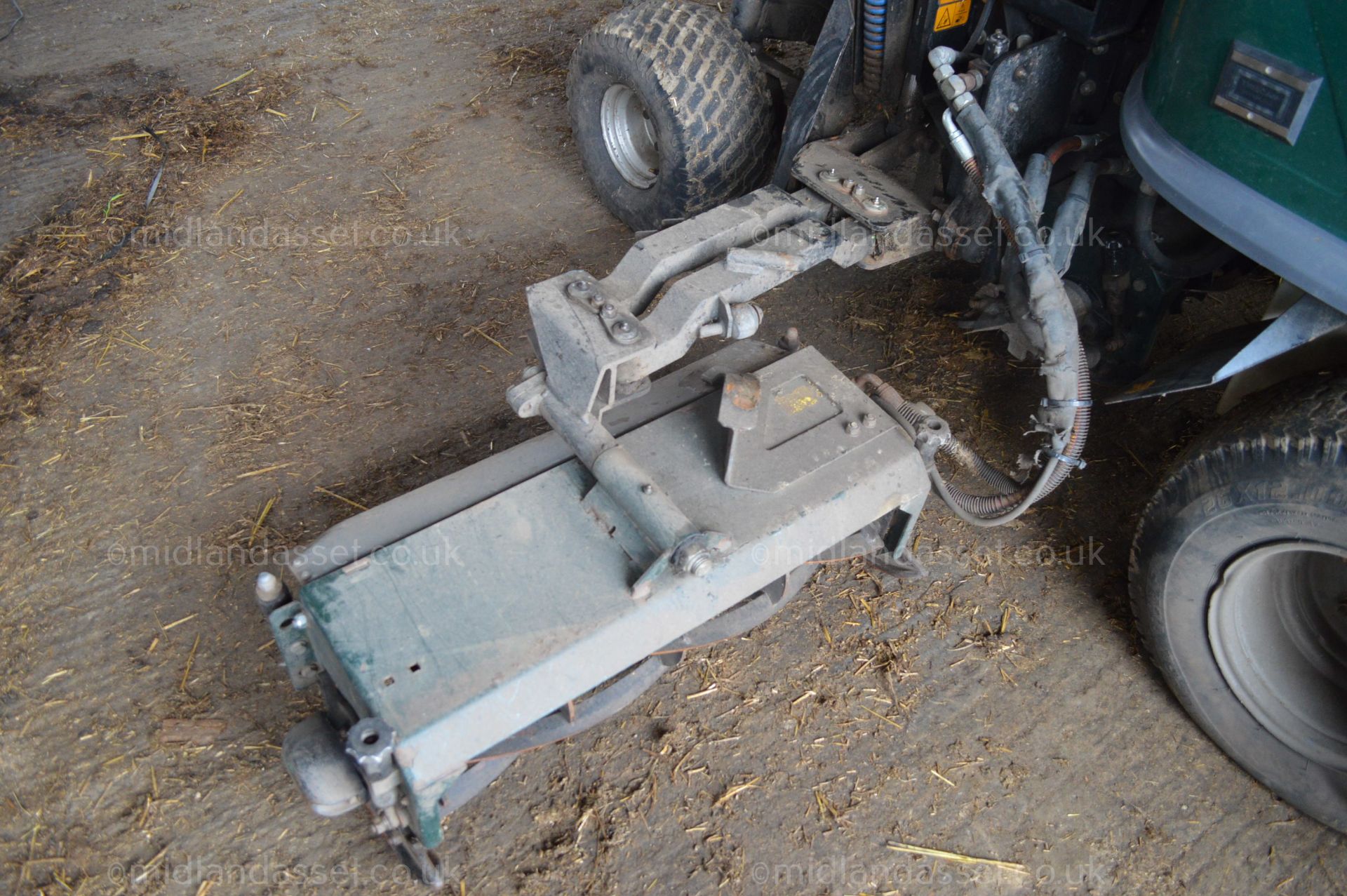 2005/55 REG HAYTER 5 GANG RIDE ON MOWER - Image 3 of 9