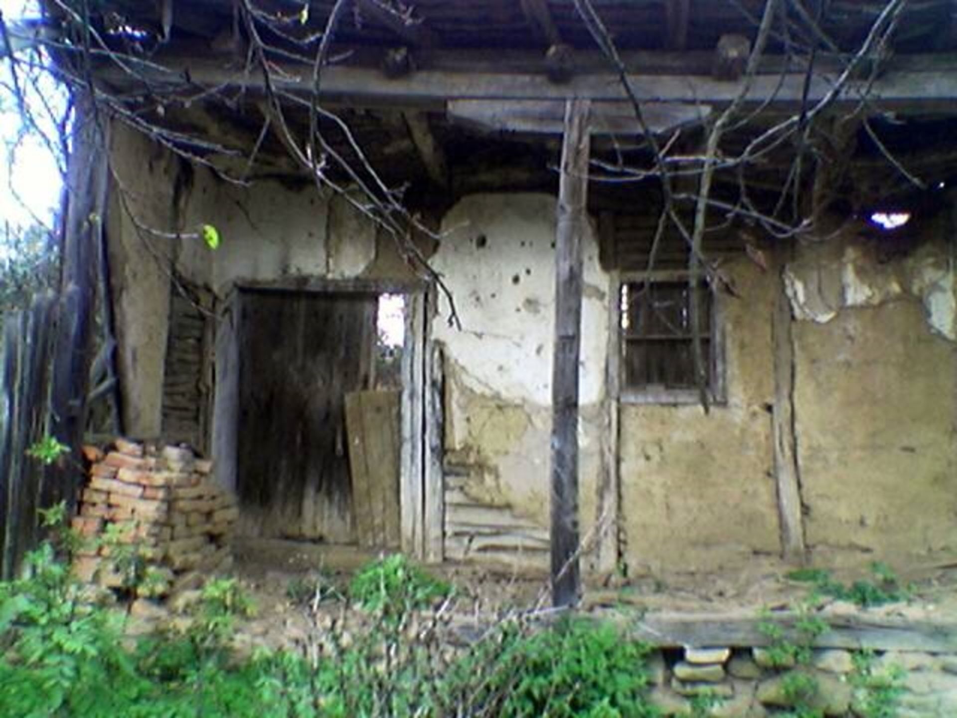 VALCHEK, VIDIN, BULGARIA FREEHOLD HOUSE 1/3 ACRE WITH DEEDS - Image 6 of 9