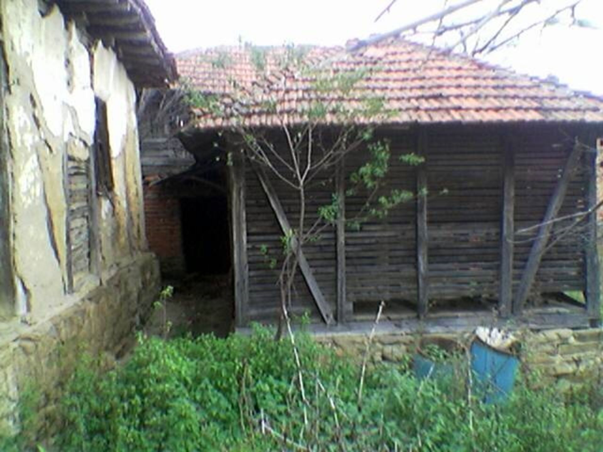 VALCHEK, VIDIN, BULGARIA FREEHOLD HOUSE 1/3 ACRE WITH DEEDS - Image 5 of 9