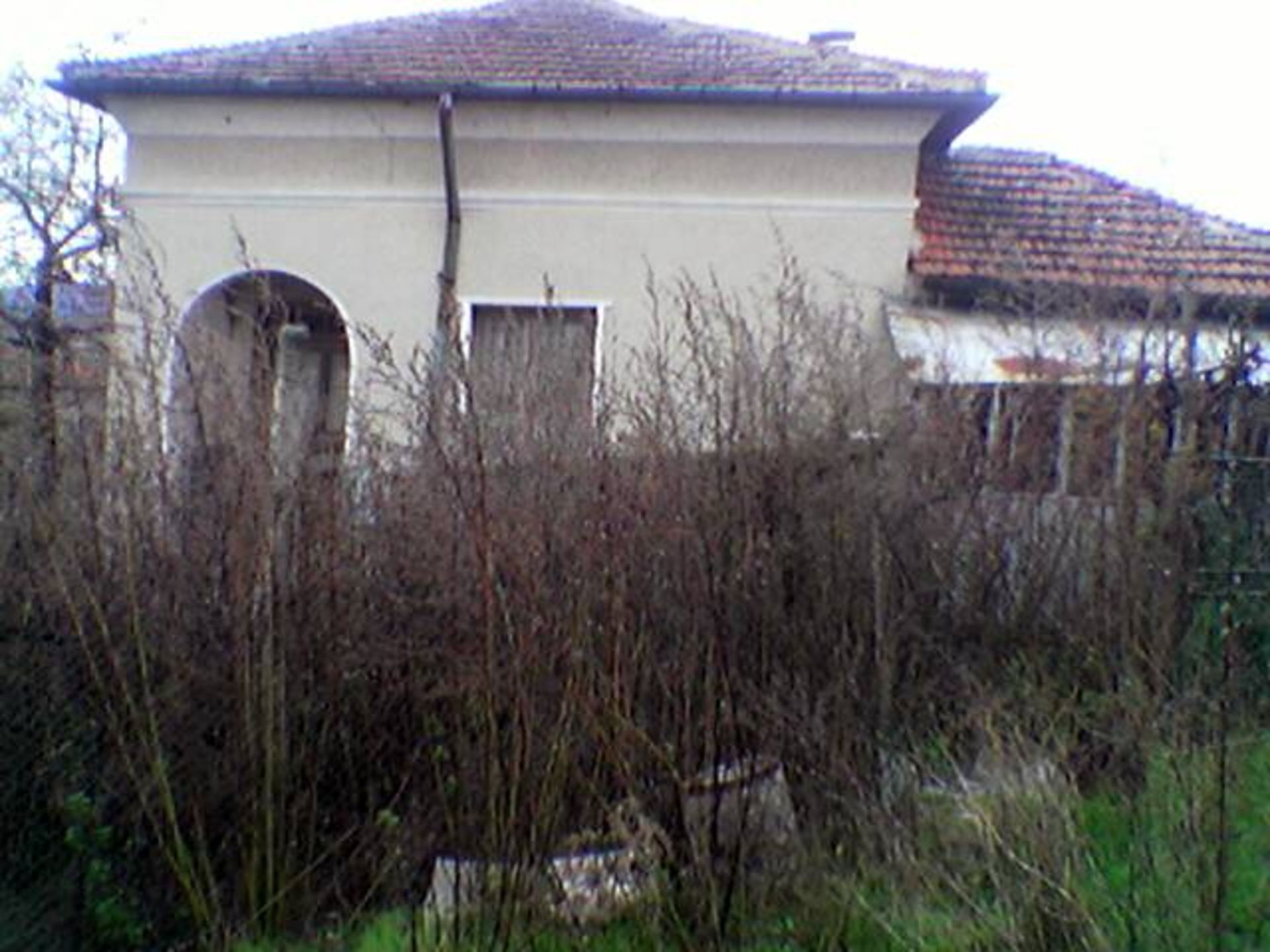 Rakovitsa house – FREEHOLD standing in 1870 sq.mts (nr 1/2 acre) BUGARIA - Image 4 of 13