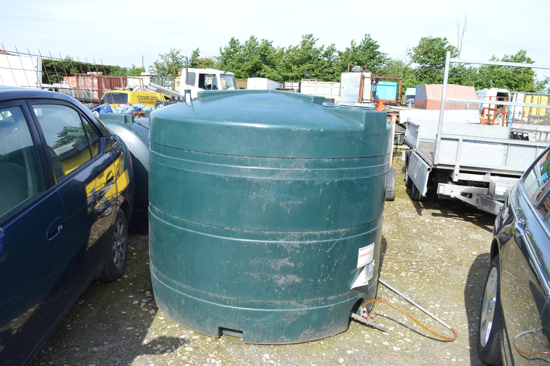 X11 VARIOUS SIZED FUEL TANKS, NO RESERVE - Image 3 of 8