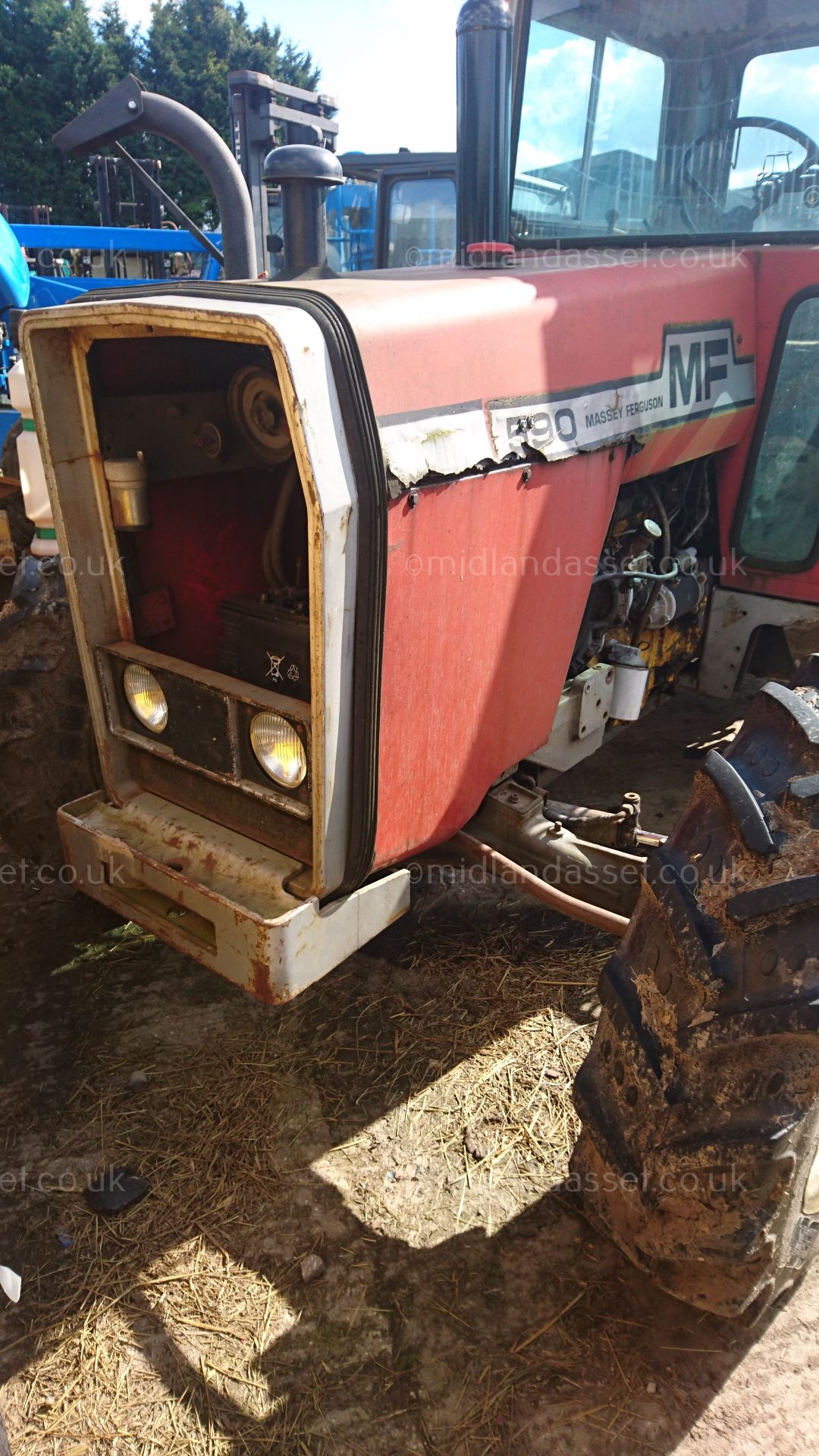 DS - MASSEY FERGUSON 590 4WD 204V TRACTOR   SHOWING 5,640 HOURS (UN-VERIFIED)   COLLECTION FROM - Image 2 of 10