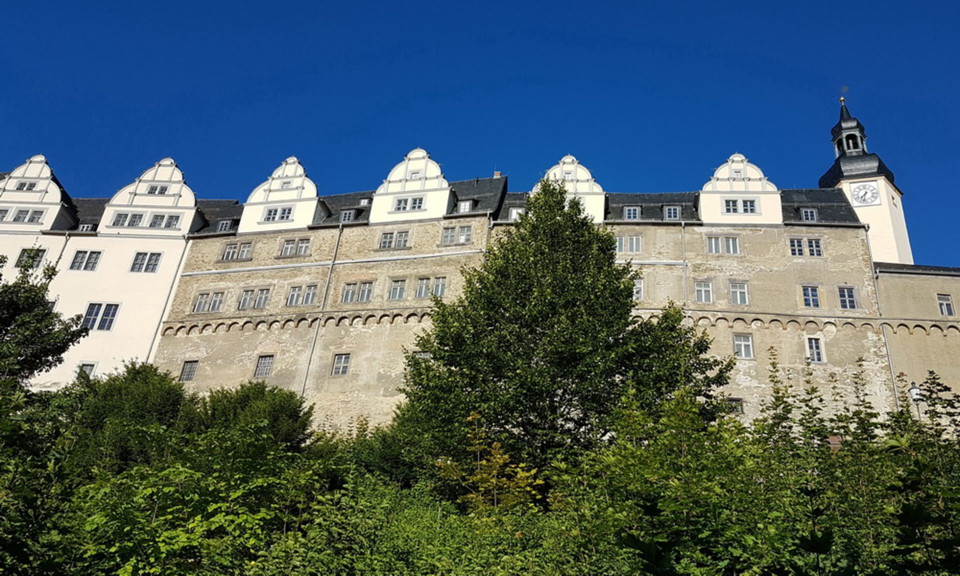 LARGE APARTMENT BLOCK IN GREIZ, GERMANY - Image 46 of 54