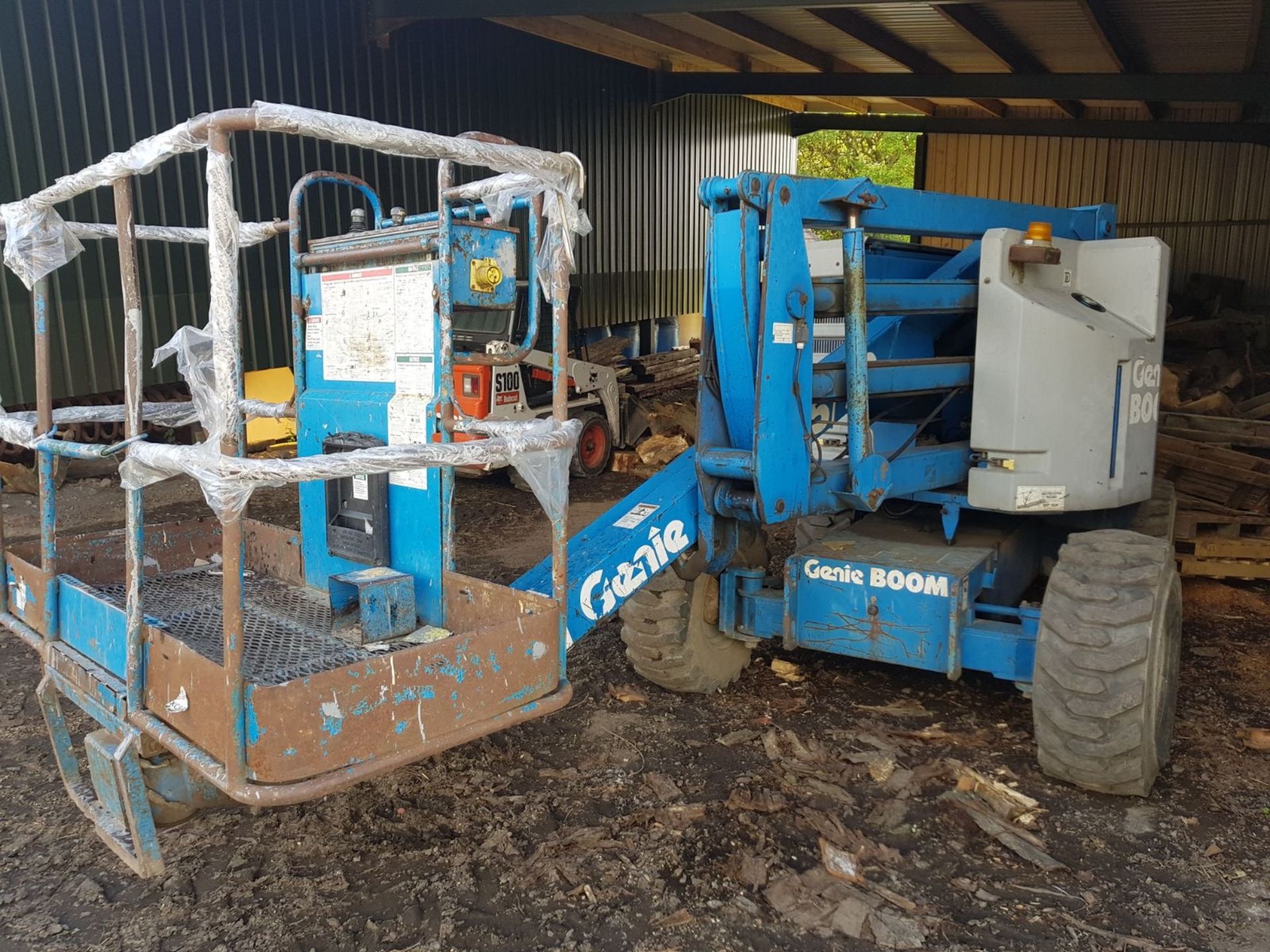 BLUE GENIE BOOM Z45/22 DIESEL CHERRY PICKER *PLUS VAT* - Image 2 of 8