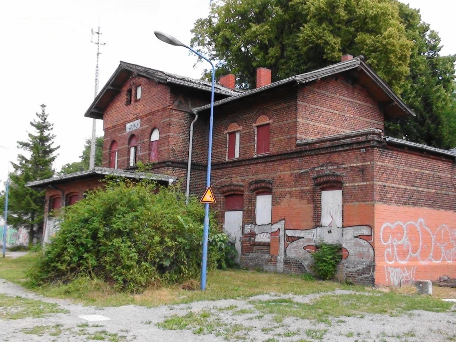FORMER RAILWAY STATION, 3 BUILDINGS STANDING IN 4.8 ACRES !!! - Image 8 of 28