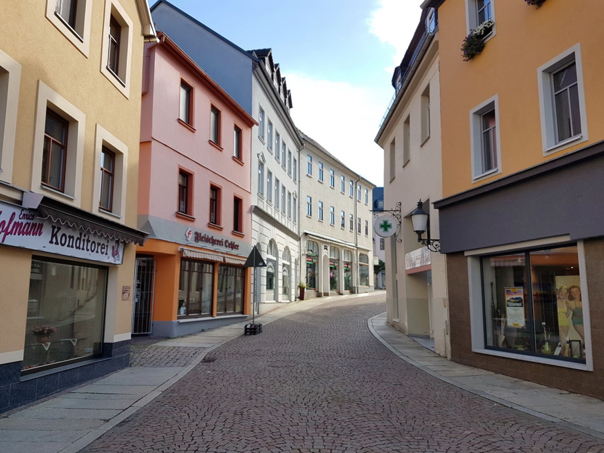 LARGE APARTMENT BLOCK IN GREIZ, GERMANY - Image 50 of 54