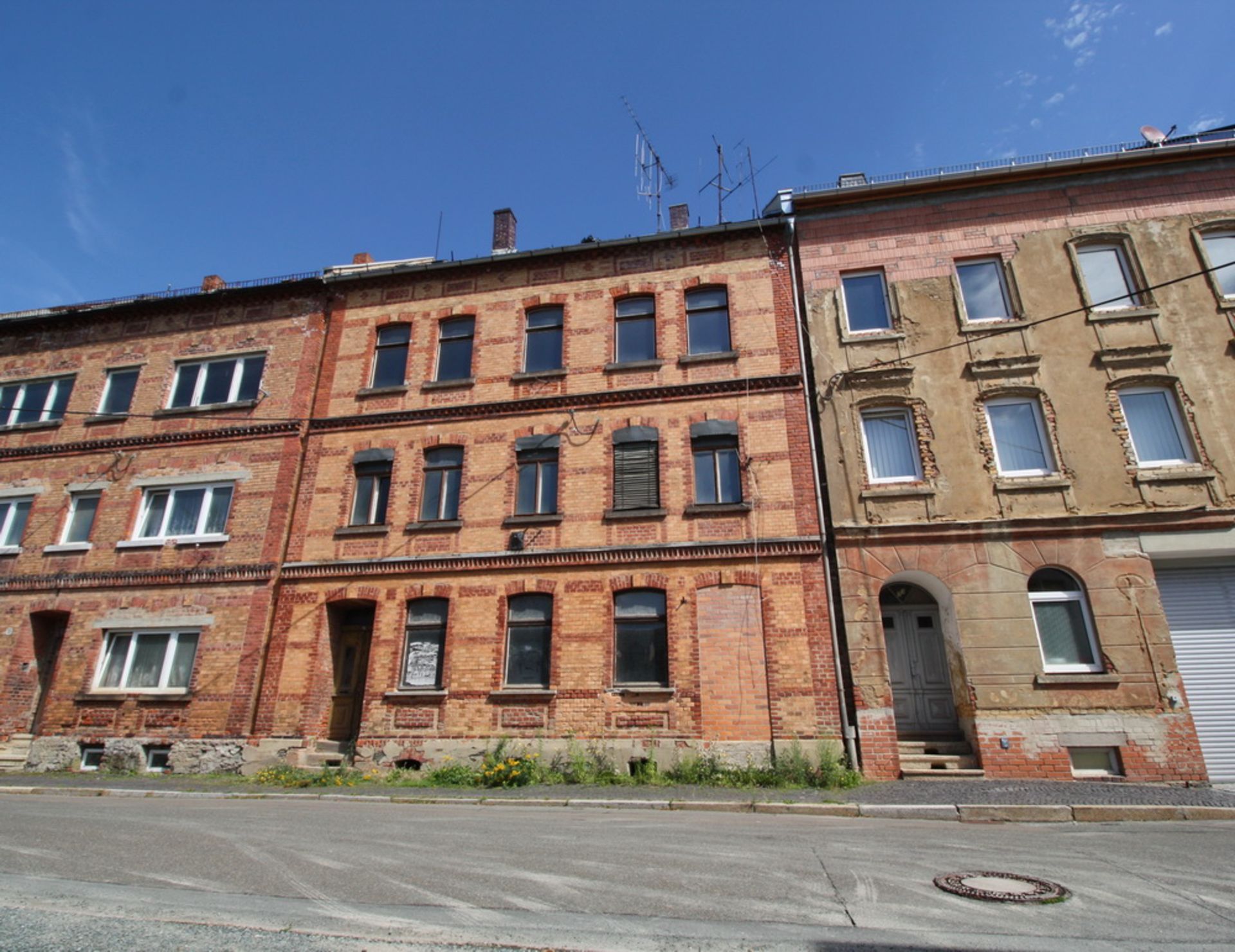 LARGE APARTMENT BLOCK IN GREIZ, GERMANY - Image 39 of 54