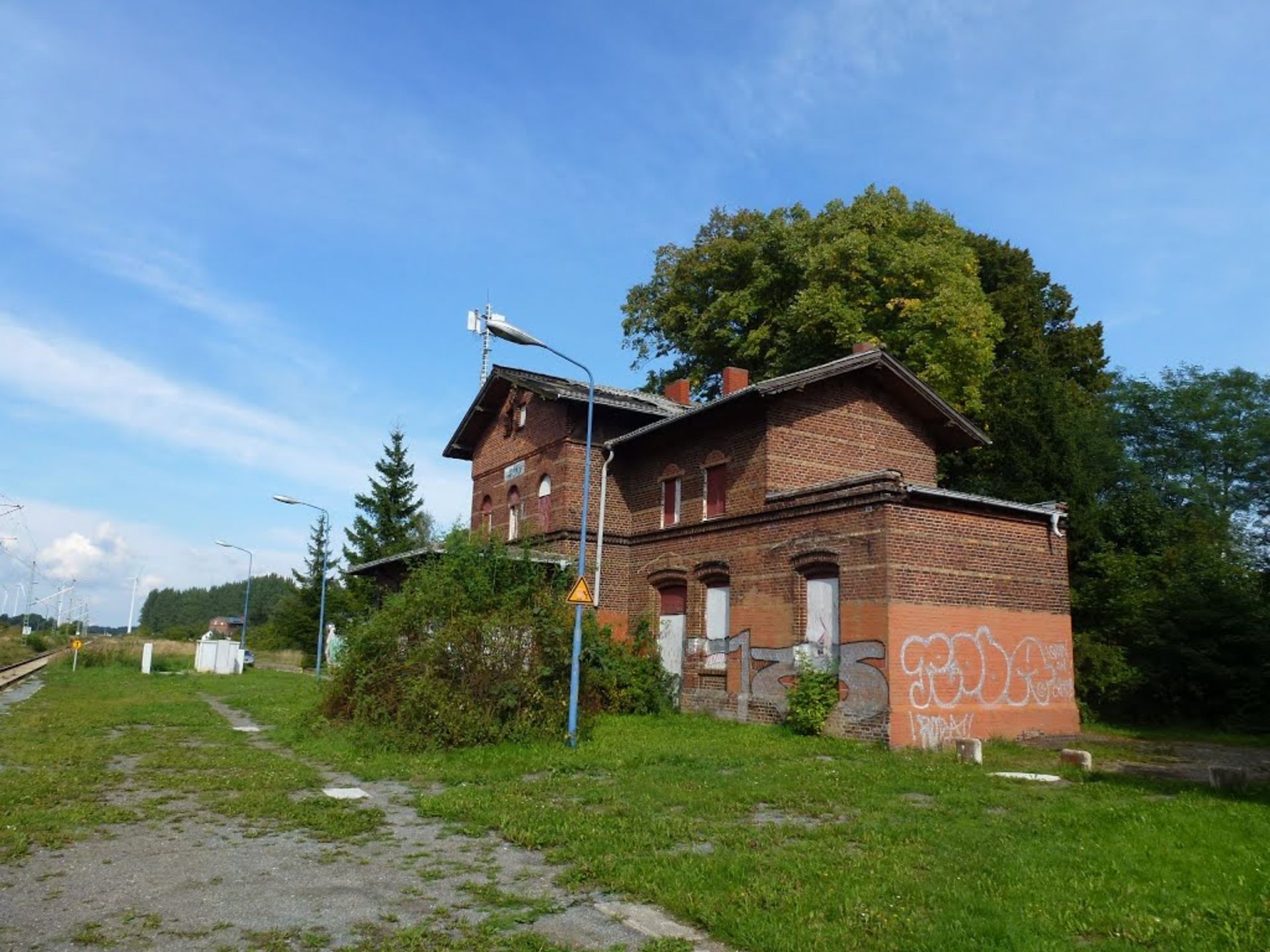 FORMER RAILWAY STATION, 3 BUILDINGS STANDING IN 4.8 ACRES !!! - Image 9 of 28