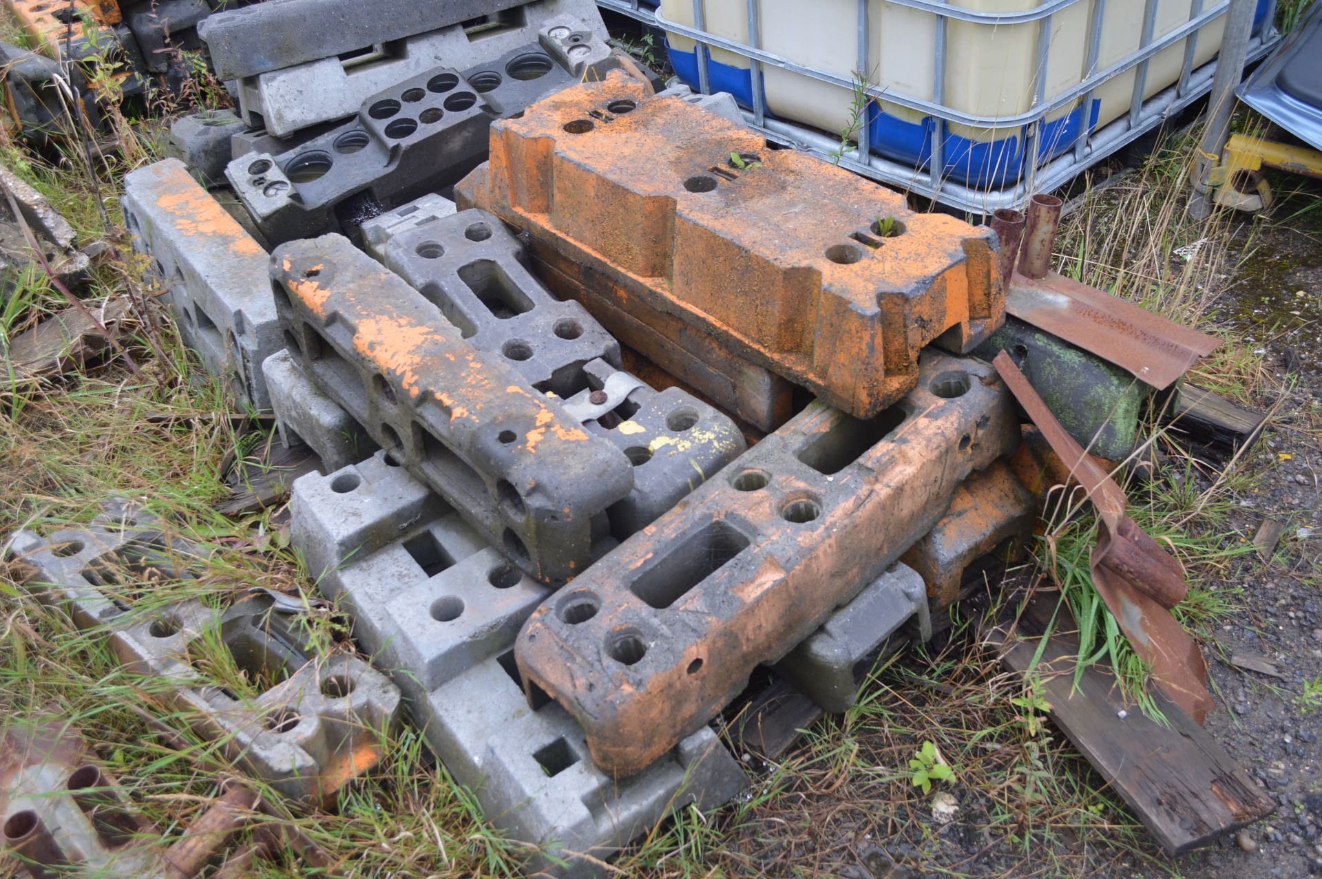 X20 RUBBER BLOCKS FOR USE WITH FENCE PANELS, NO RESERVE *PLUS VAT*