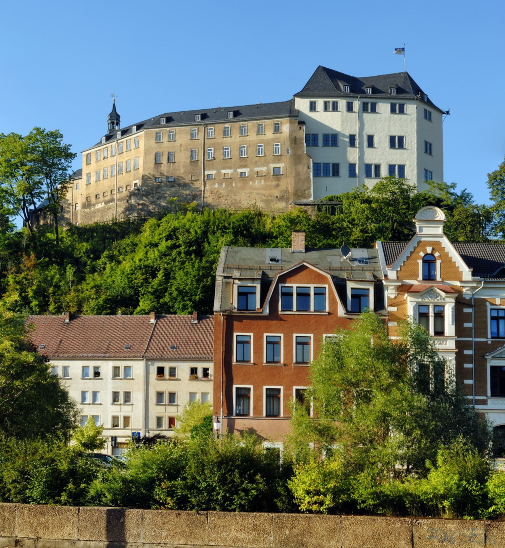 LARGE APARTMENT BLOCK IN GREIZ, GERMANY - Image 45 of 54