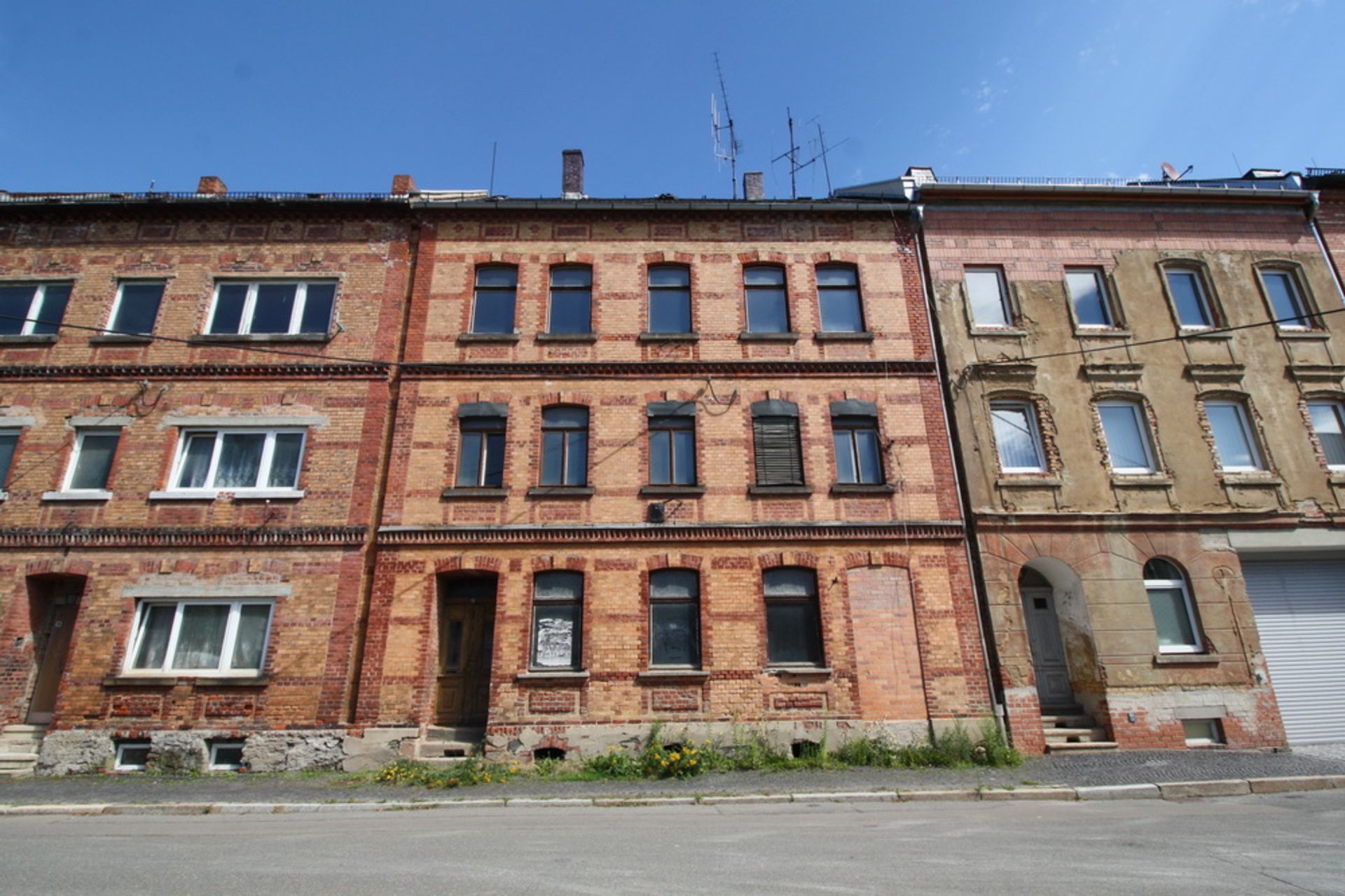 LARGE APARTMENT BLOCK IN GREIZ, GERMANY - Image 3 of 54