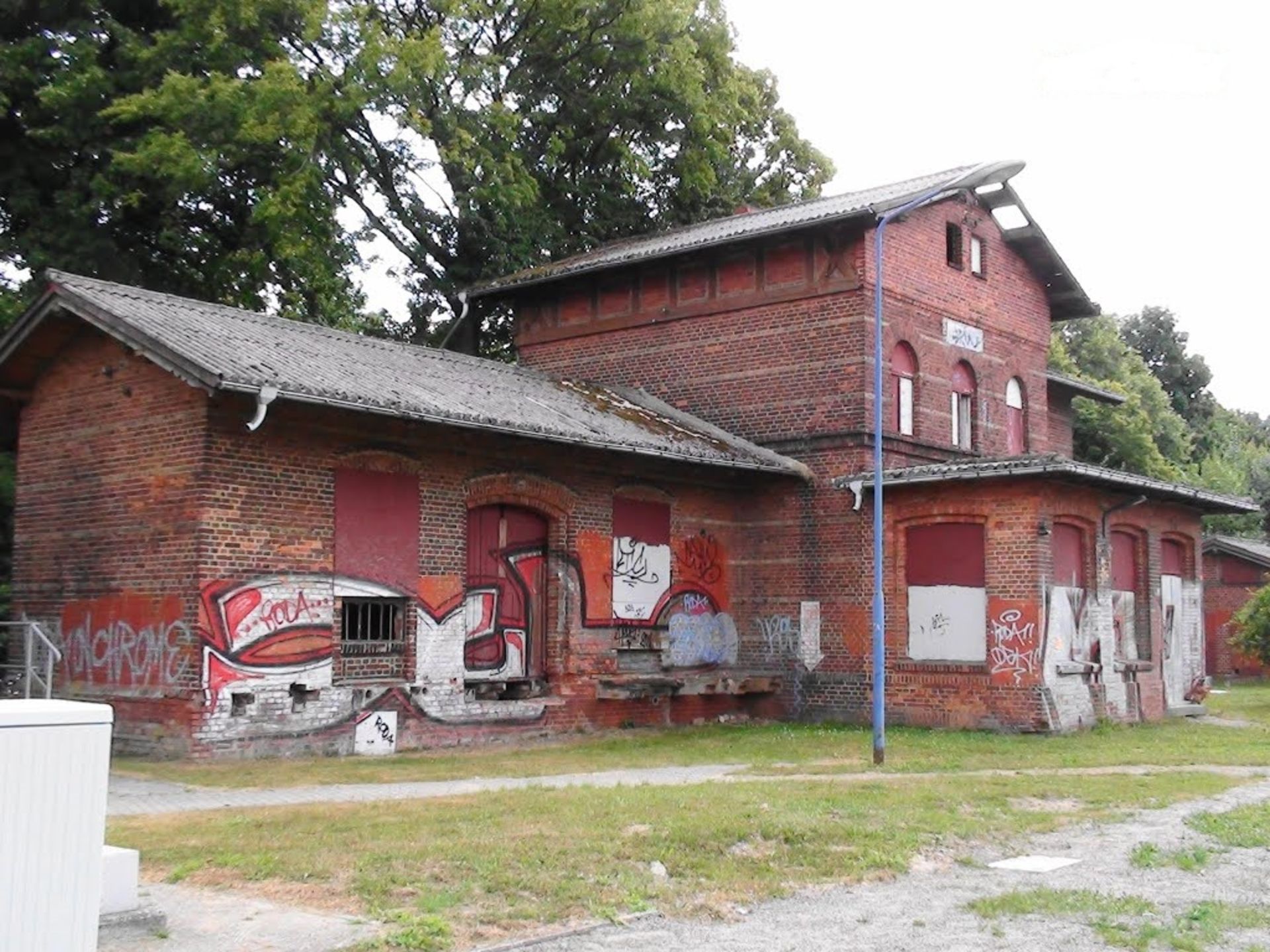 FORMER RAILWAY STATION, 3 BUILDINGS STANDING IN 4.8 ACRES !!! - Image 7 of 28