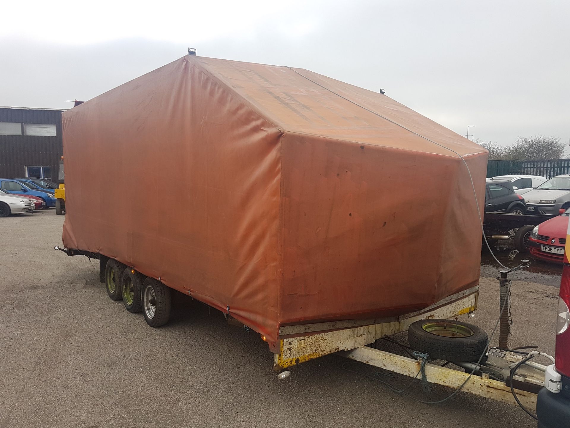 TRI-AXLE BEAVER-TAIL CAR TRANSPORTER COVERED TRAILER *PLUS VAT*   NEW AXLE SPRINGS, BRAKES AND LED