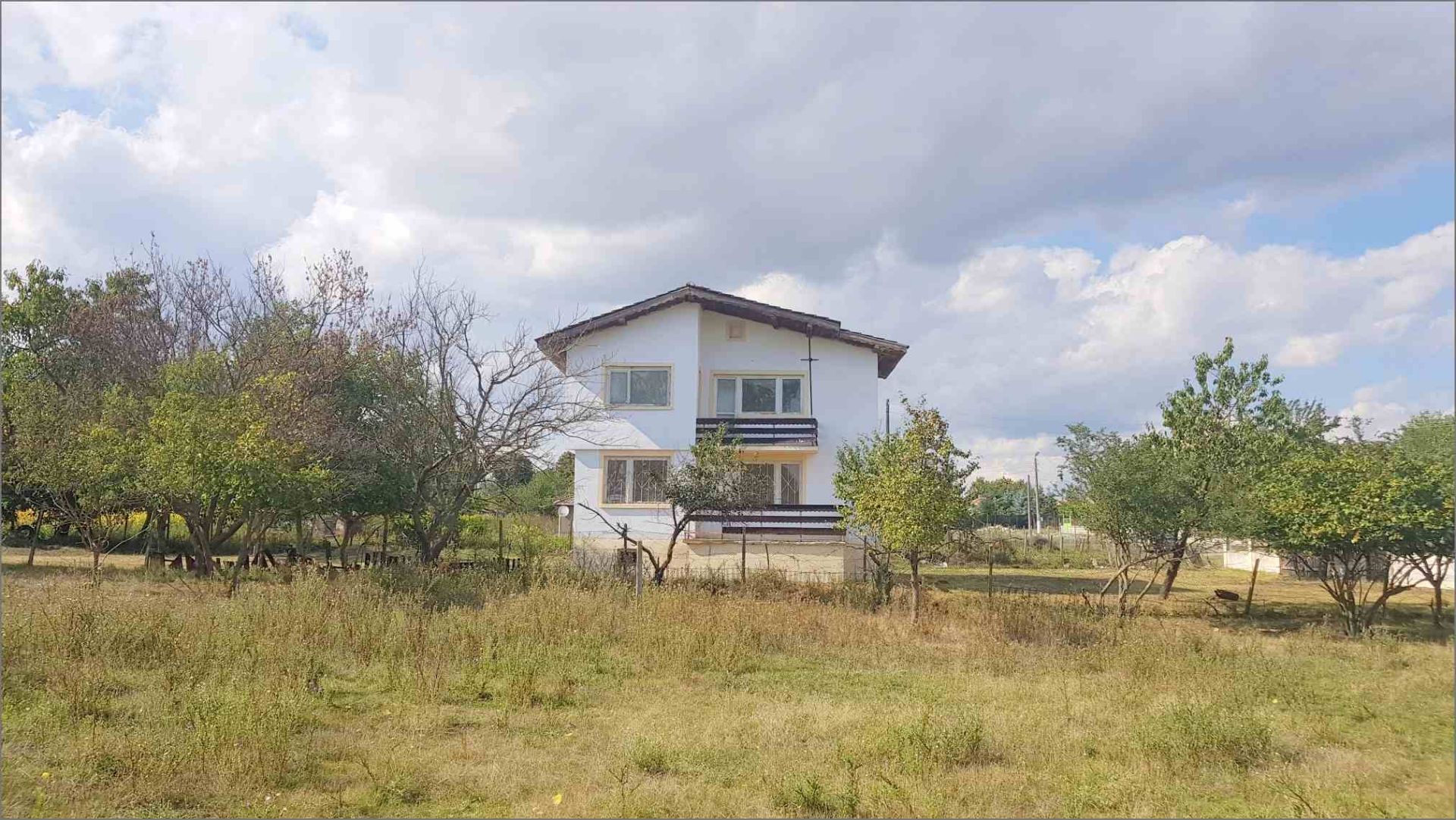 FOUR BEDROOM VILLA AND 950 SQM OF LAND NEAR THE COAST IN MALINA, BULGARIA - Image 2 of 25