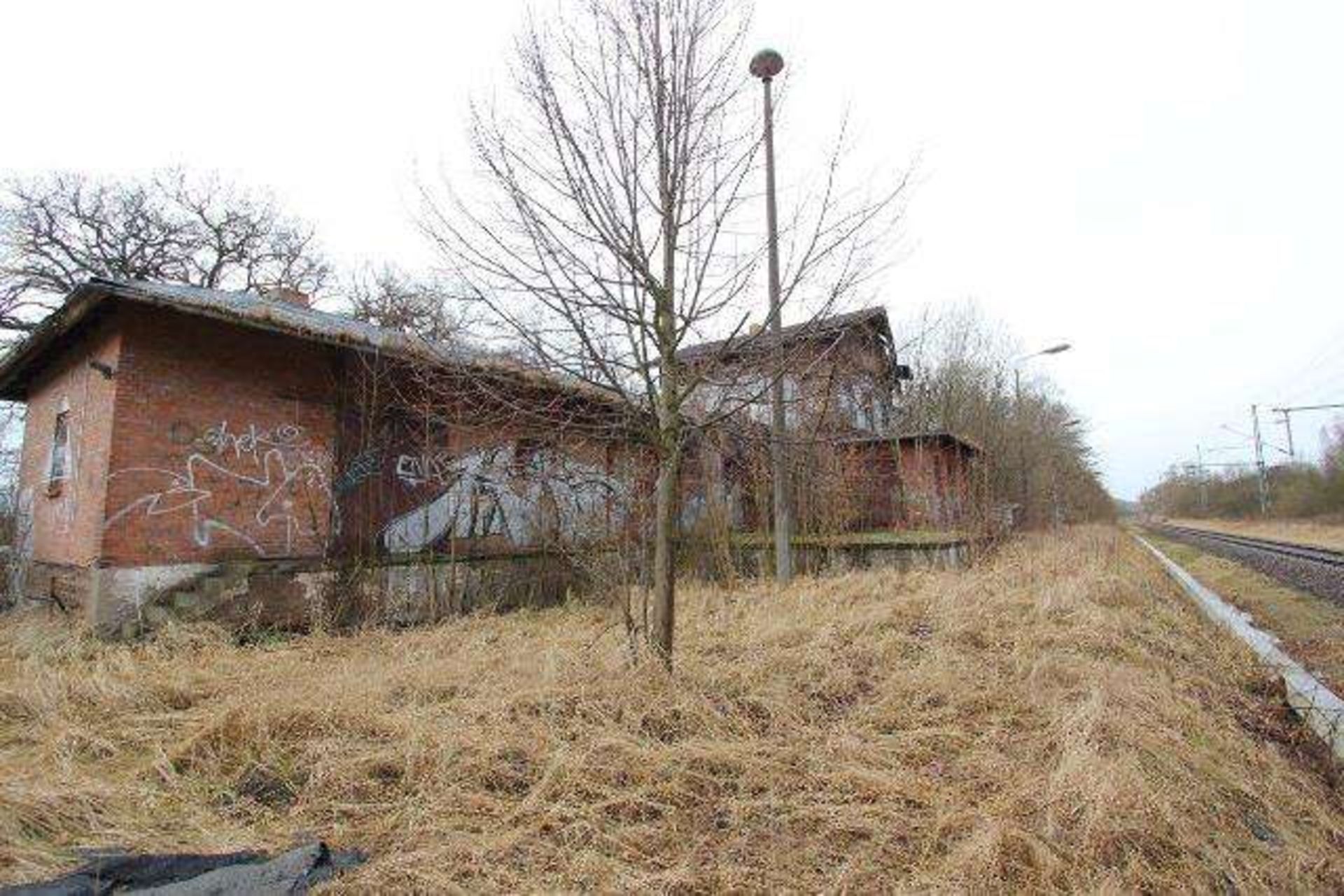 FORMER RAILWAY STATION, 3 BUILDINGS STANDING IN 4.8 ACRES !!! - Image 3 of 28