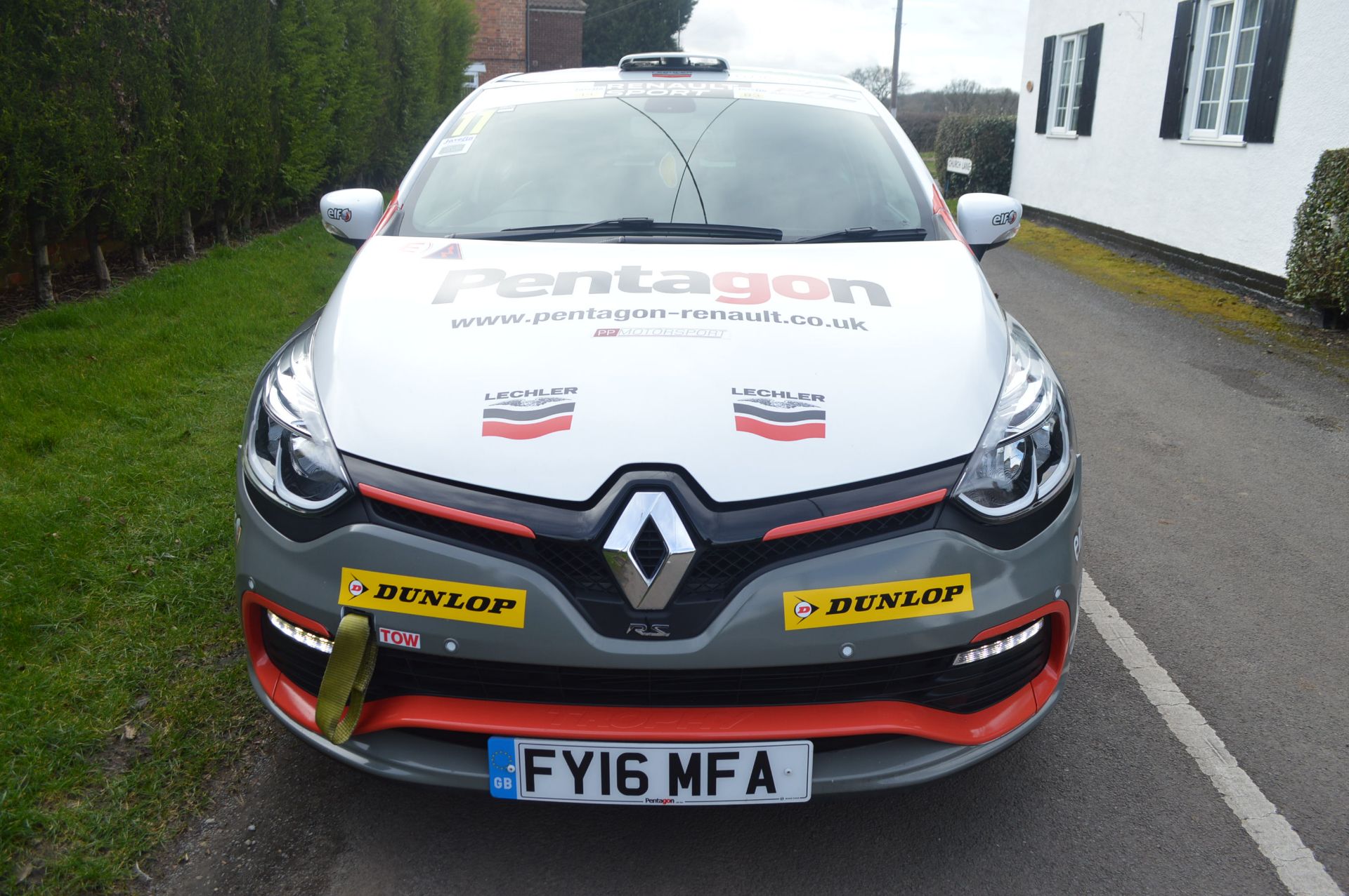 2016/16 REG RENAULT CLIO RENAULT SPORT SAT NAV TROPHY 220, INCREDIBLE CAR - Image 2 of 29