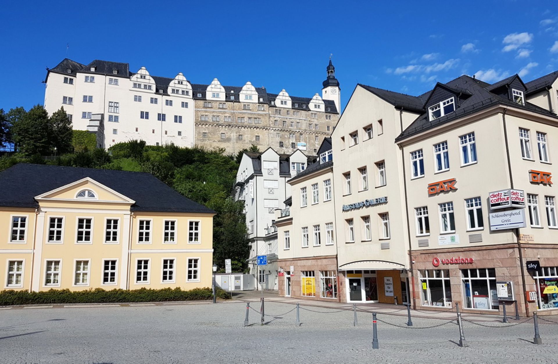 LARGE APARTMENT BLOCK IN GREIZ, GERMANY - Image 13 of 54