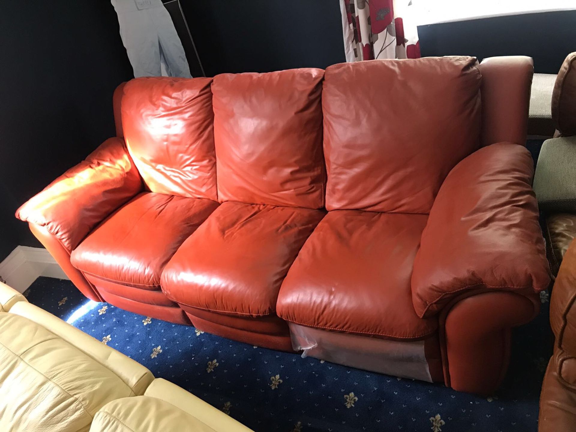 X2 PREMIUM LEATHER RECLINER SETTEES, ALMOST NO USE - STILL PARTLY IN WRAPPING, NO RESERVE *NO VAT* - Image 3 of 7