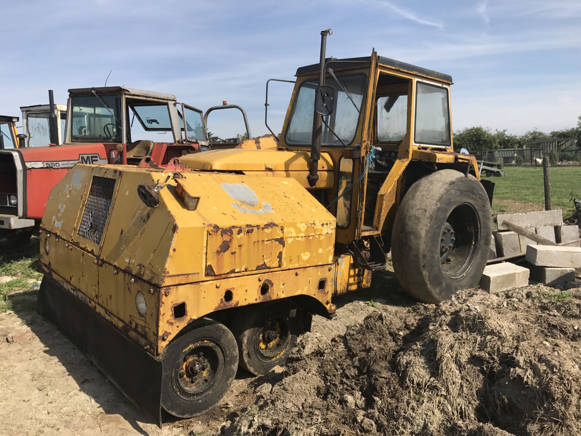 LEYLAND TRACTOR TARMAC ROLLER *PLUS VAT* - Image 6 of 9